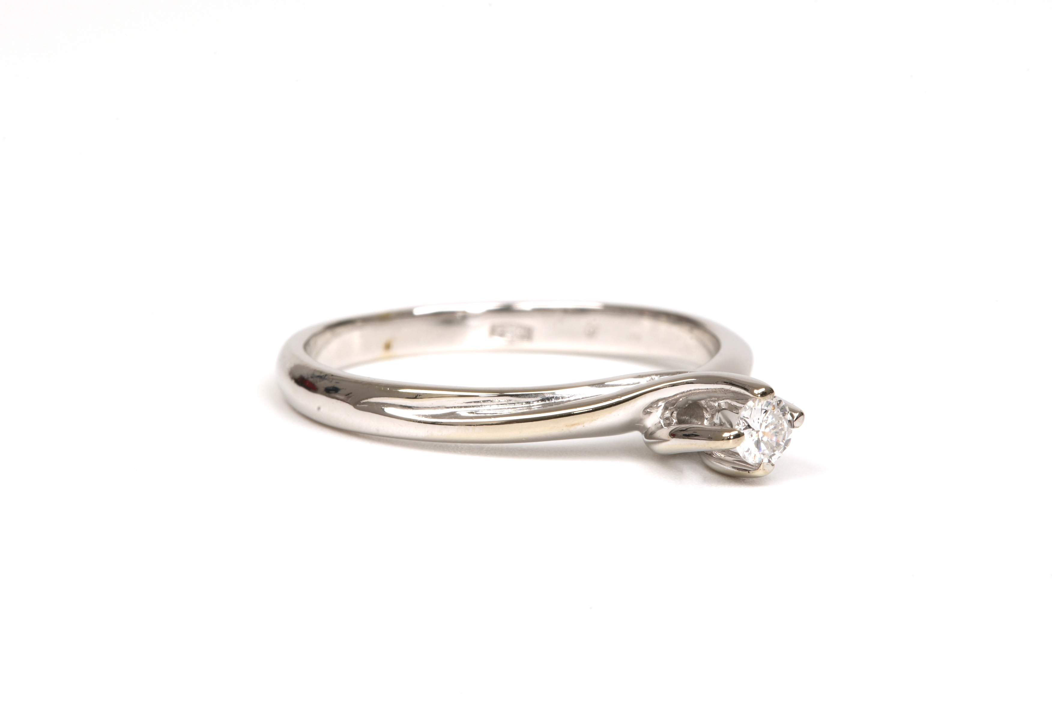 Bague Années 70 en or blanc 18 carats sertie d'un diamant "taille" brillant (+-0.08ct) - 6