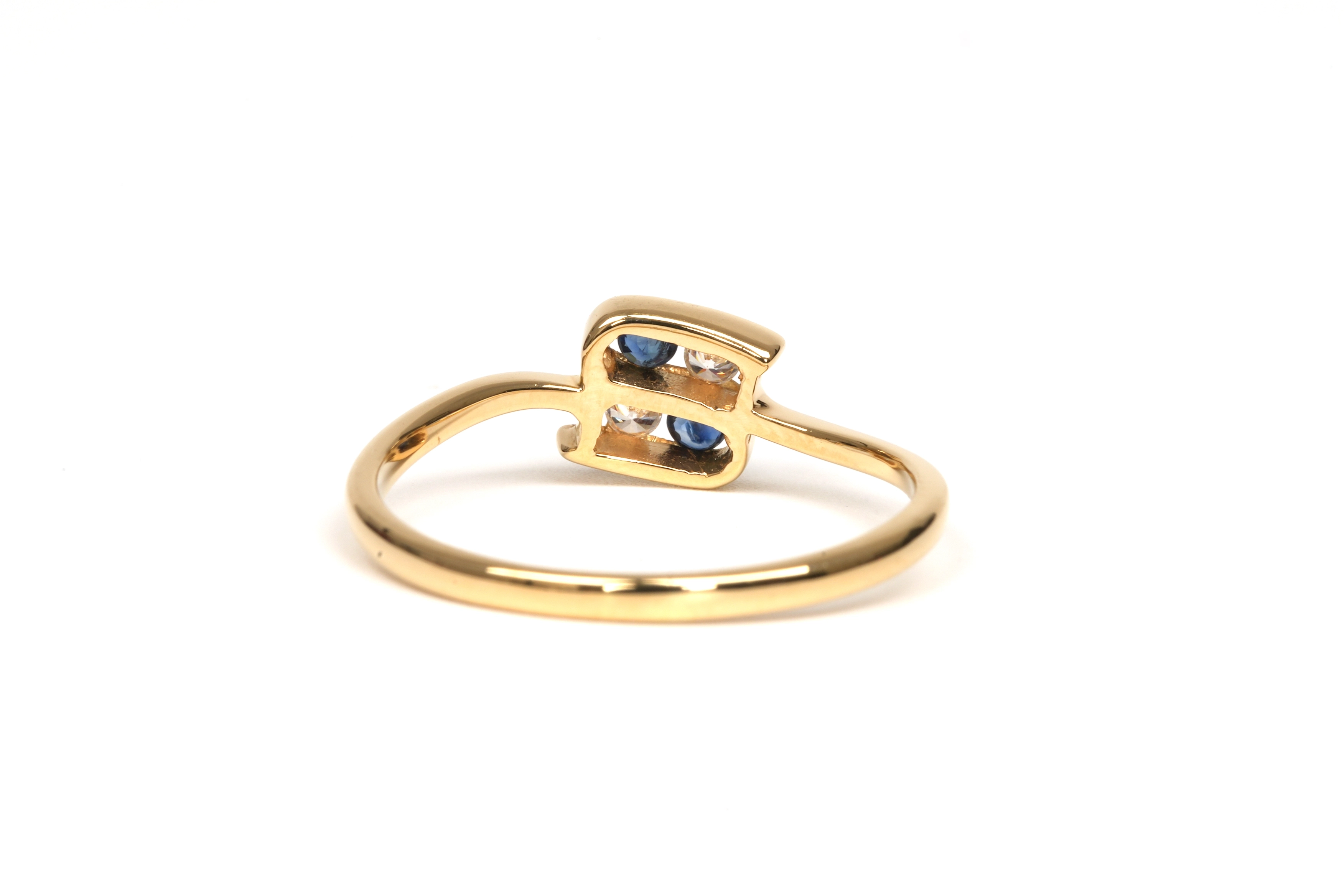 Bague contemporaine en or jaune 18 carats sertie de saphirs et de diamants "taille" brillant (+-0.06ct) - 4