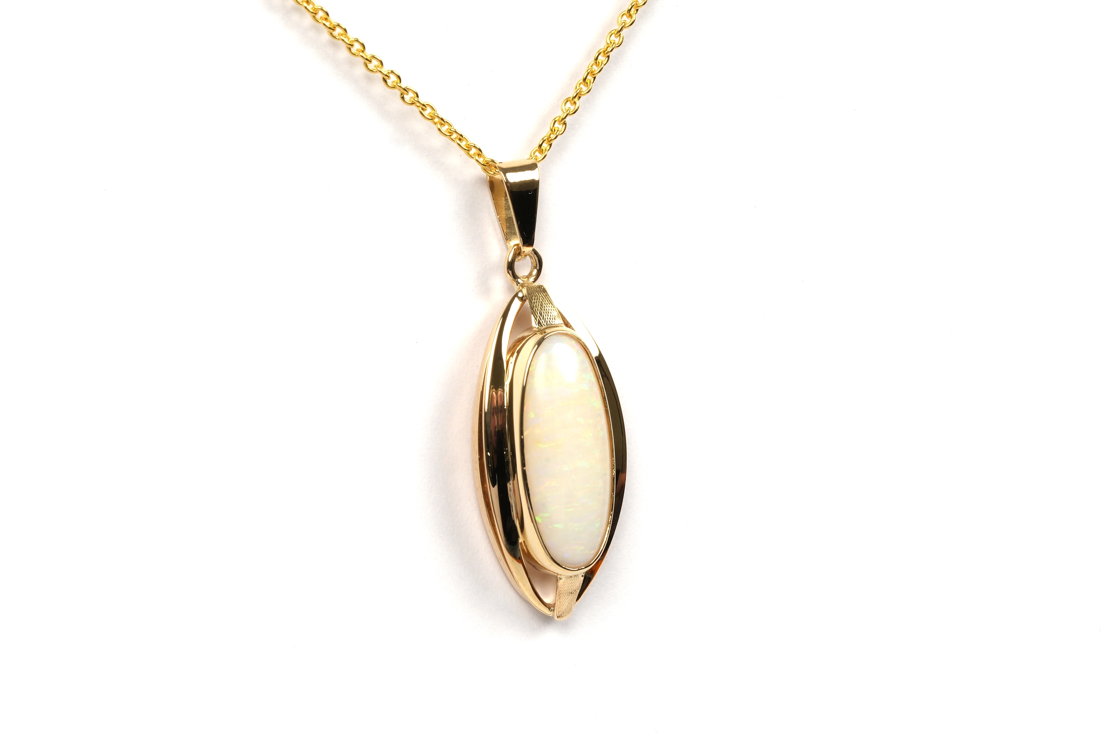 Pendentif Années 70 en or jaune 18 carats serti d'une opale - 3