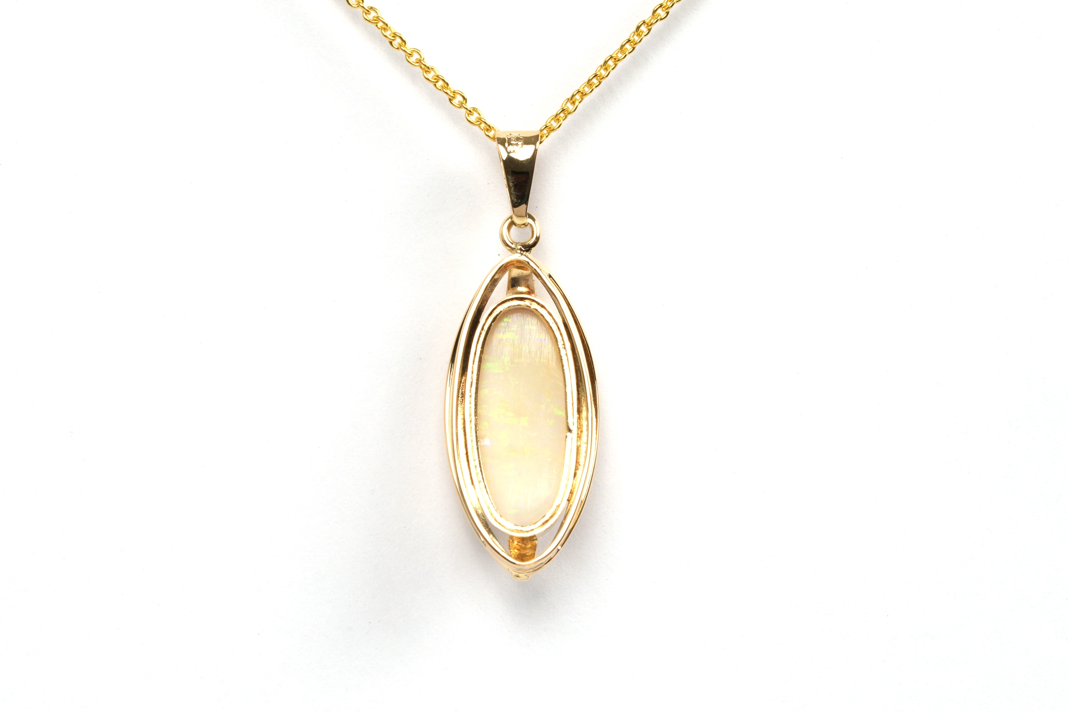 Pendentif Années 70 en or jaune 18 carats serti d'une opale - 4