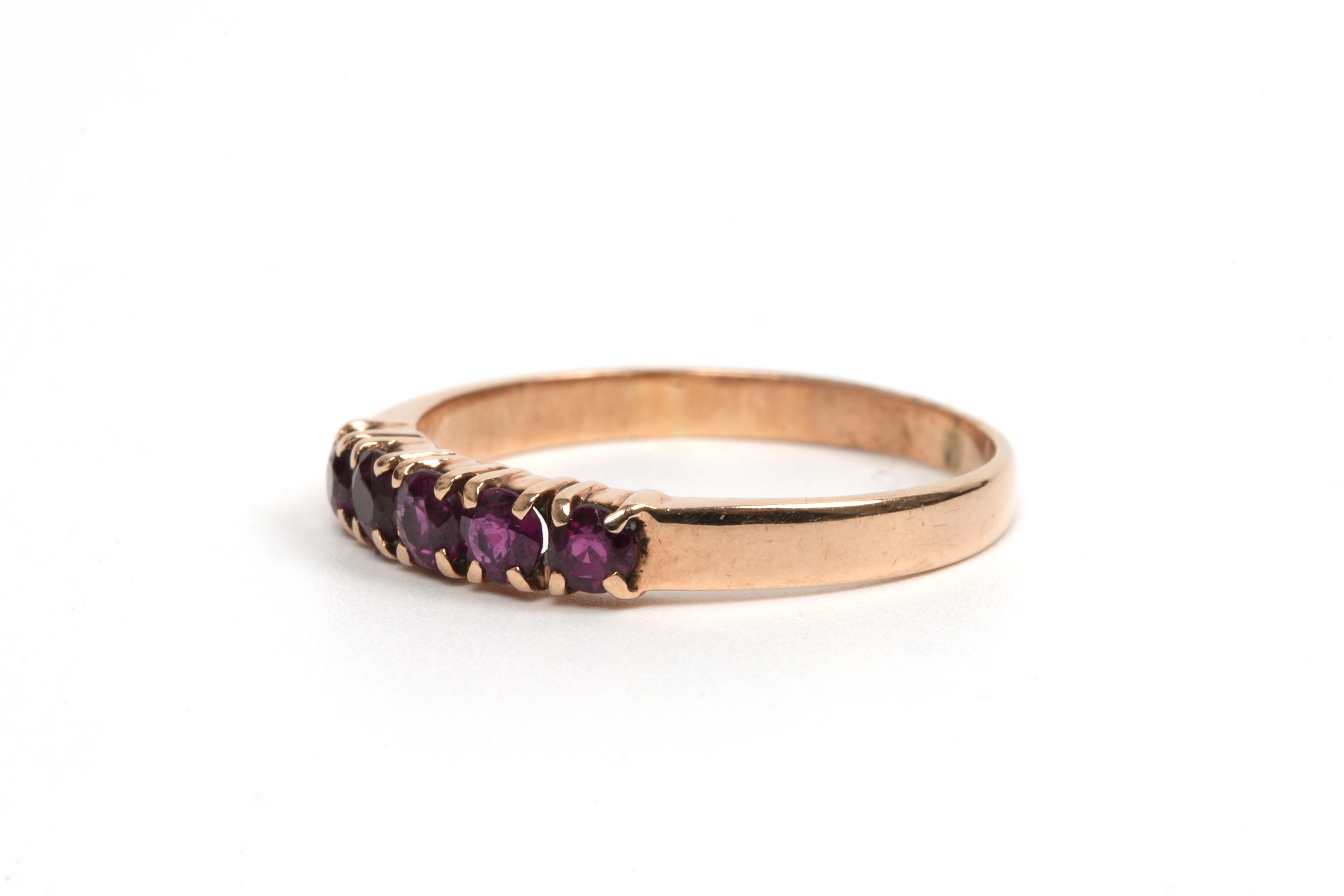 Bague contemporaine en or jaune 8 carats sertie de grenats - 2
