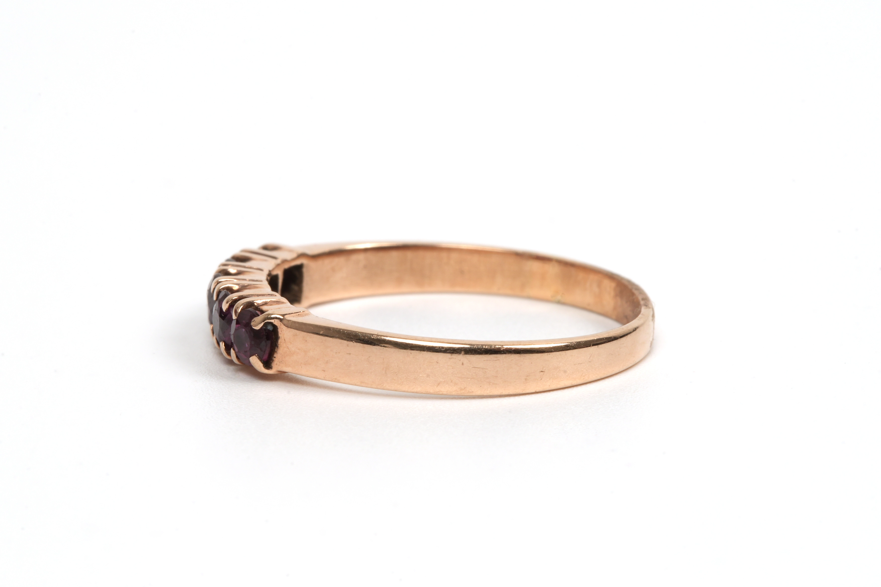 Bague contemporaine en or jaune 8 carats sertie de grenats - 3