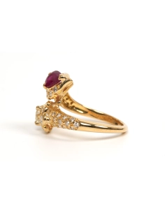 Bague contemporaine en or jaune 18 carats sertie d'un rubis et d'un diamant "taille" poire et de diamants "taille" brillant - 3