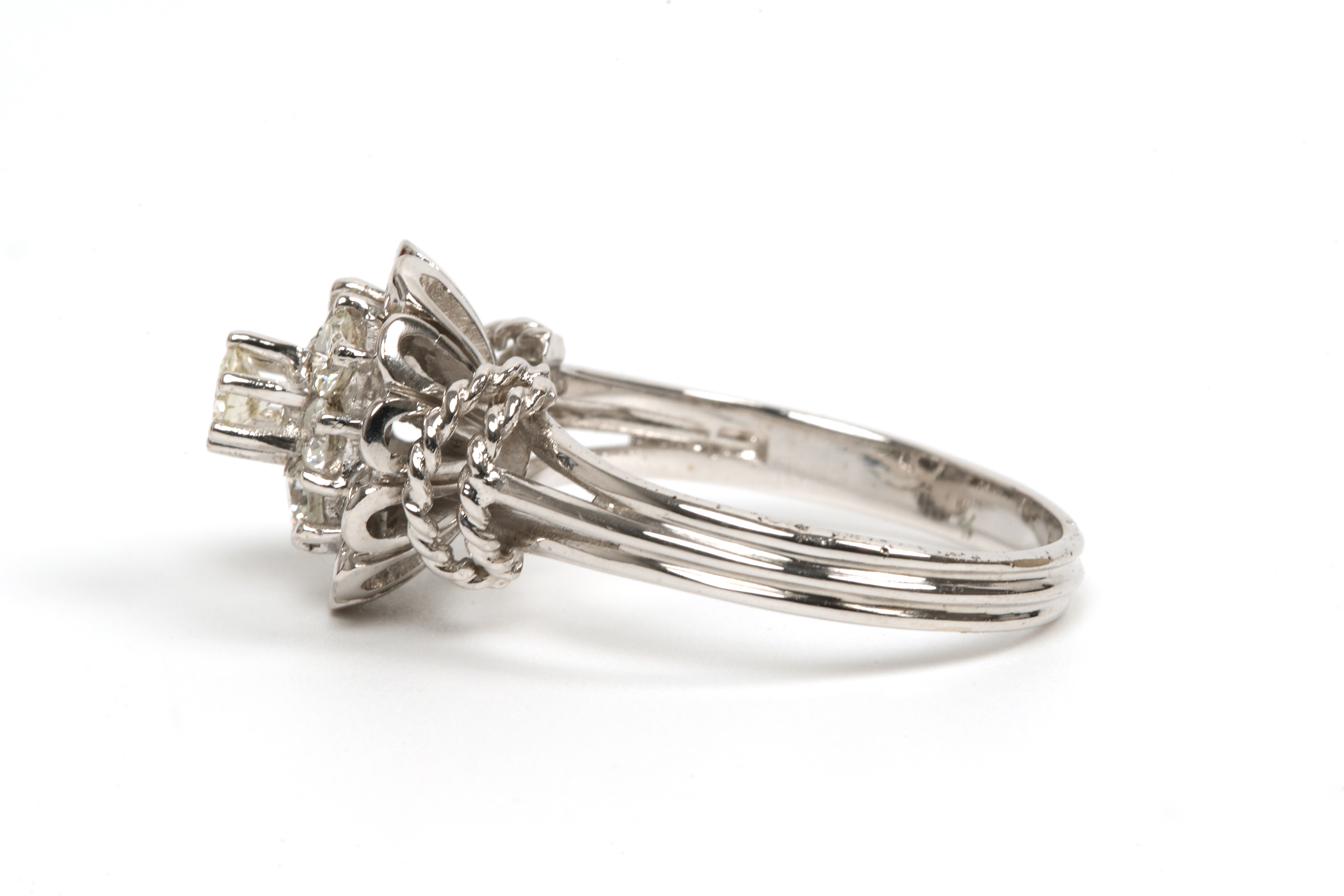 Bague Années 50 en or blanc 18 carats sertie de diamants "taille" brillant (+-0.39ct) - 3