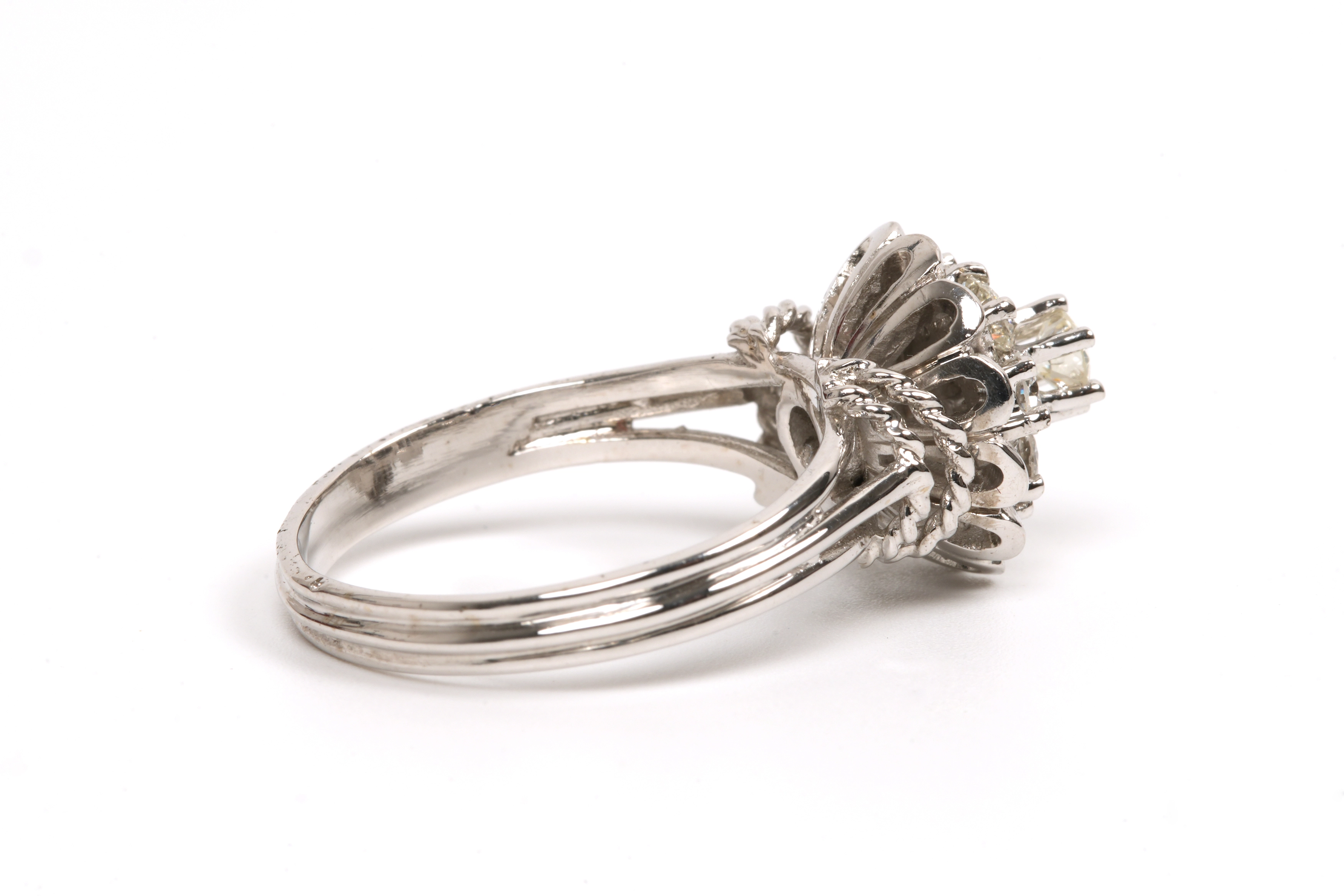 Bague Années 50 en or blanc 18 carats sertie de diamants "taille" brillant (+-0.39ct) - 5