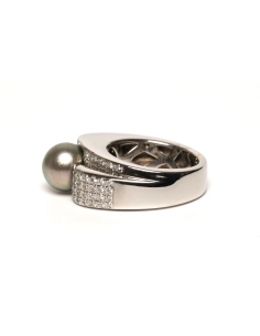 Bague contemporaine en or blanc 18 carats sertie d'une perle de Tahiti et de diamants "taille" brillant (+-0.396ct) - 3