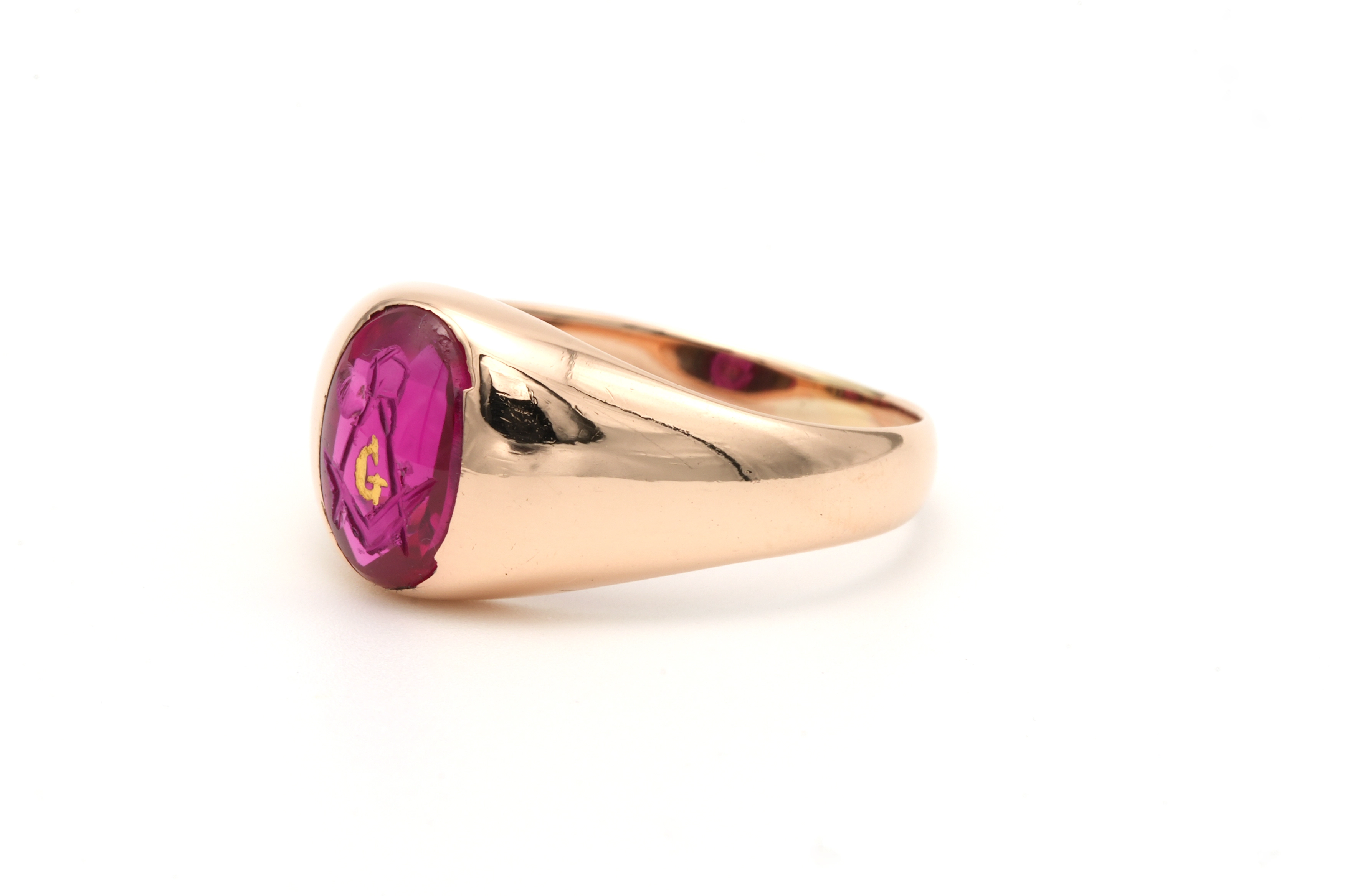 Bague "maçonnique" Années 50 en or jaune 9 carats sertie d'un rubis de synthèse - 2