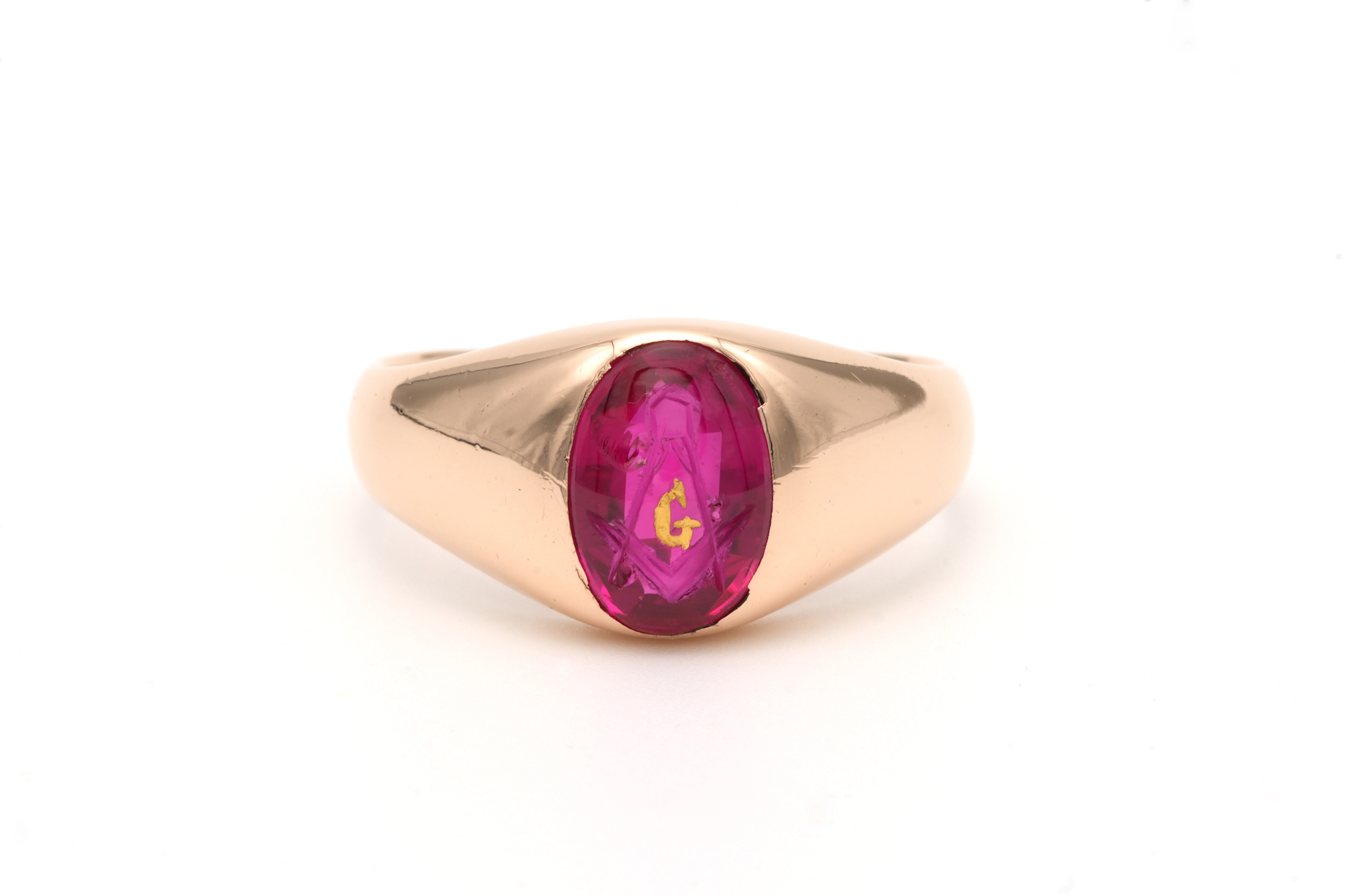 Bague "maçonnique" Années 50 en or jaune 9 carats sertie d'un rubis de synthèse - 1
