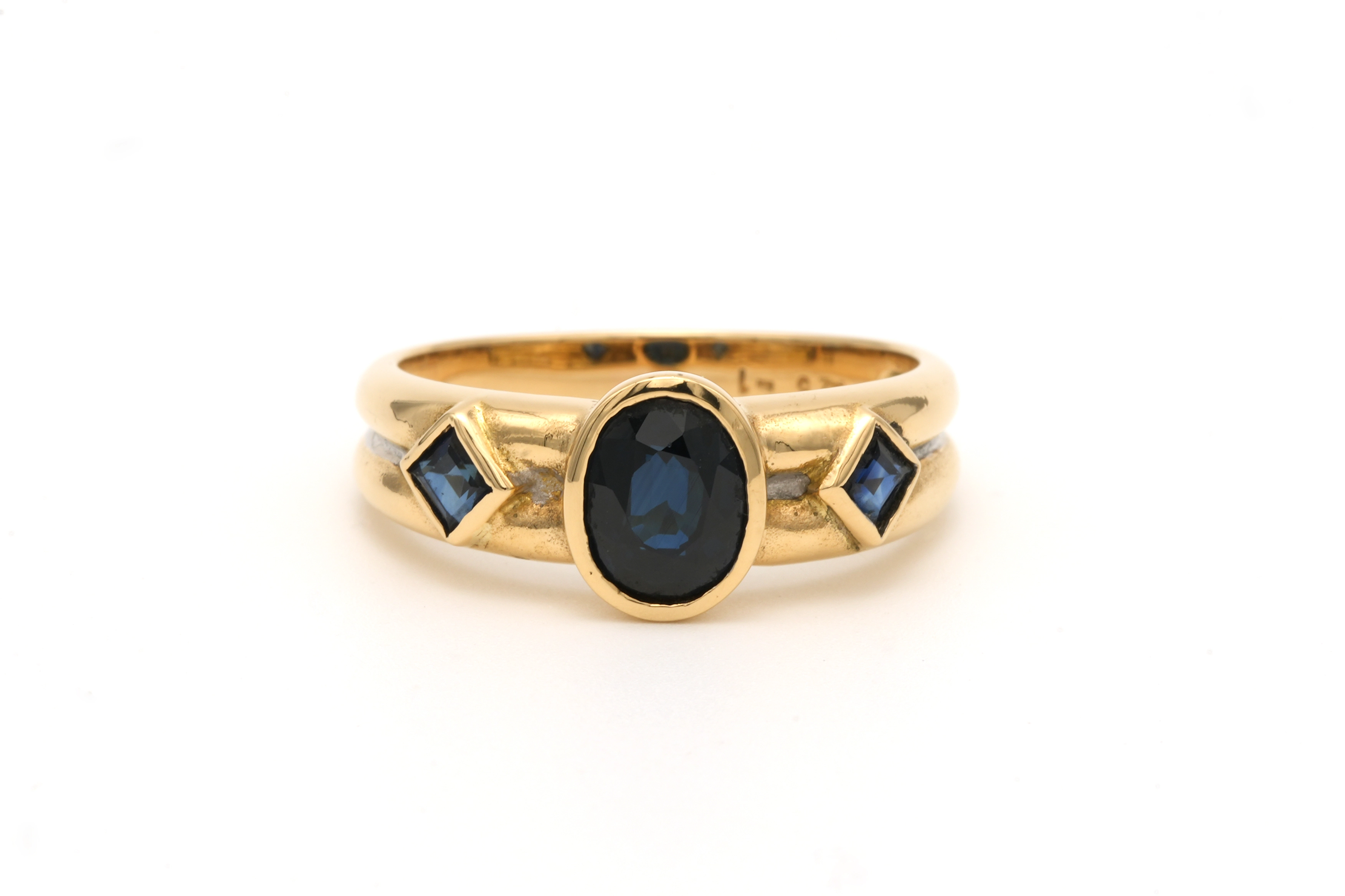 Bague Années 70 en or jaune et blanc 18 carats sertie de saphirs - - 1