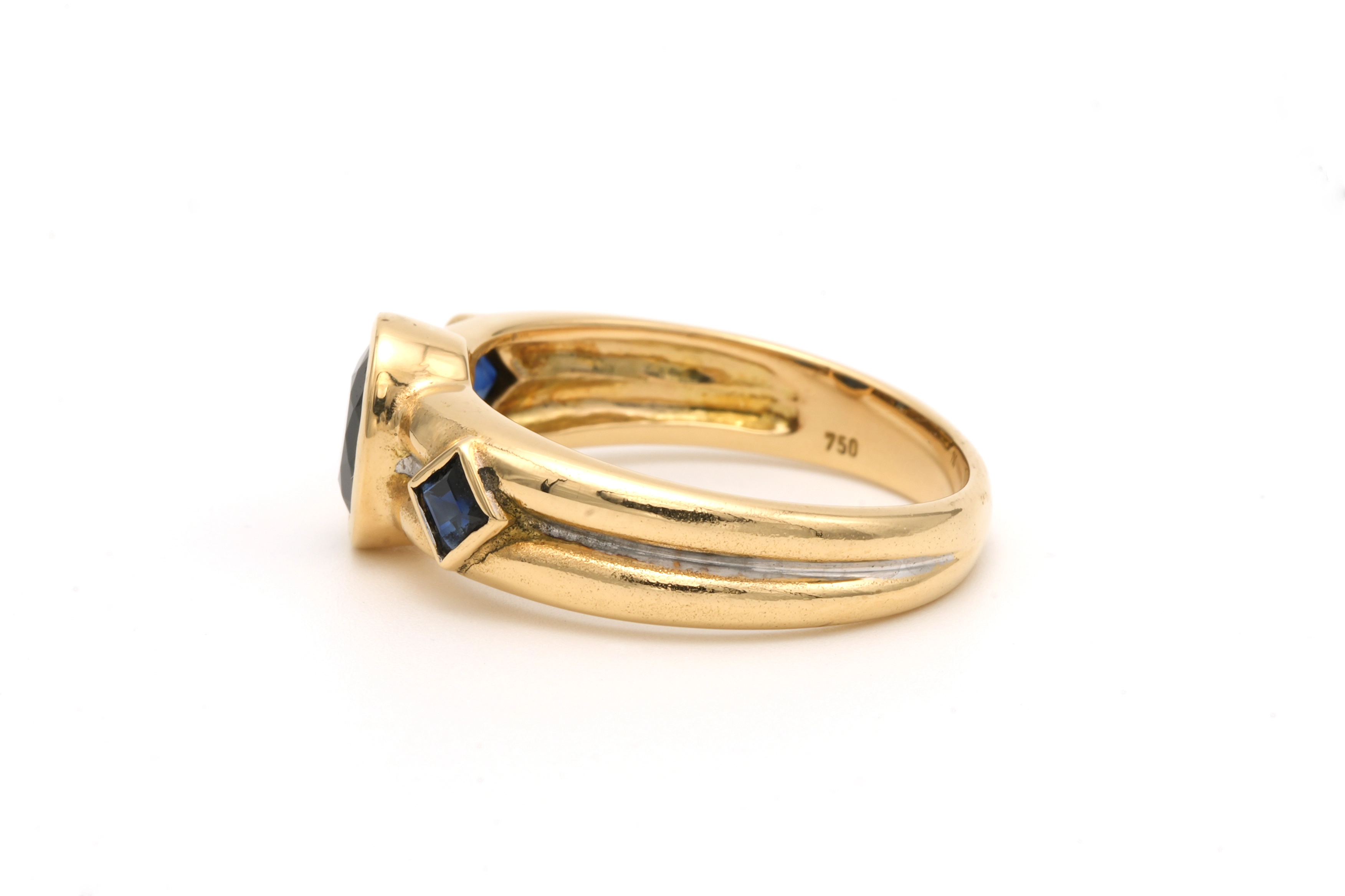 Bague Années 70 en or jaune et blanc 18 carats sertie de saphirs - 3