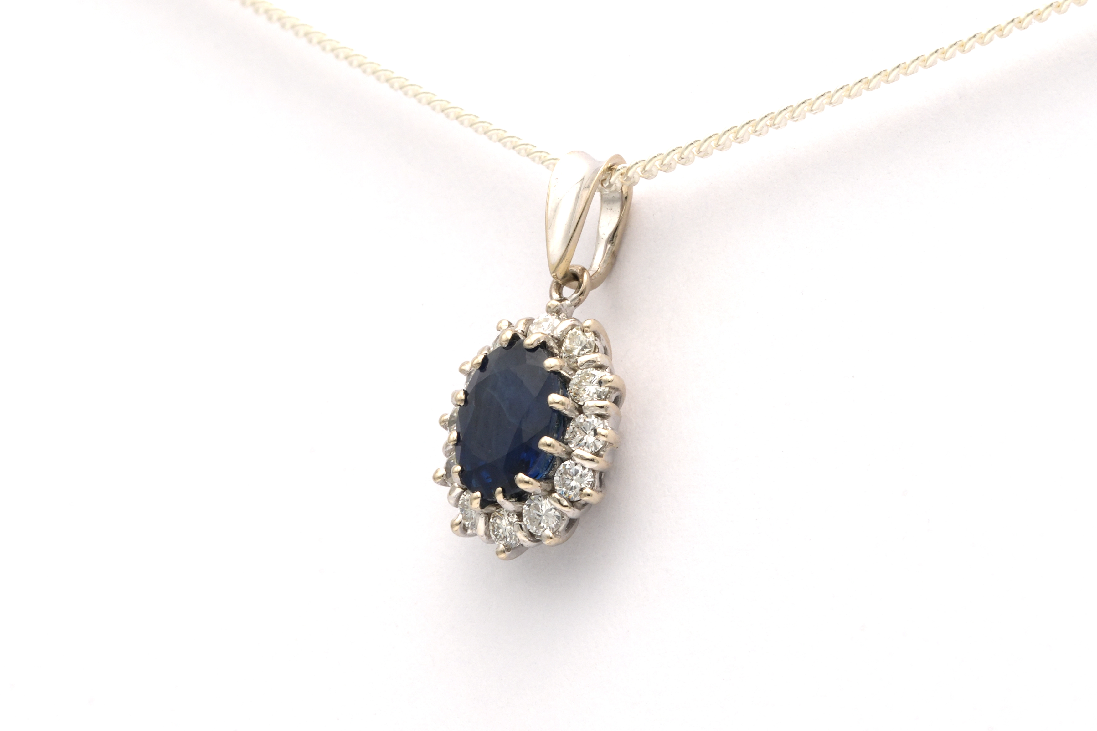 Pendentif contemporain en or blanc 18 carats serti d'un saphir et de diamants "taille" brillant (+-0.3ct) - 2