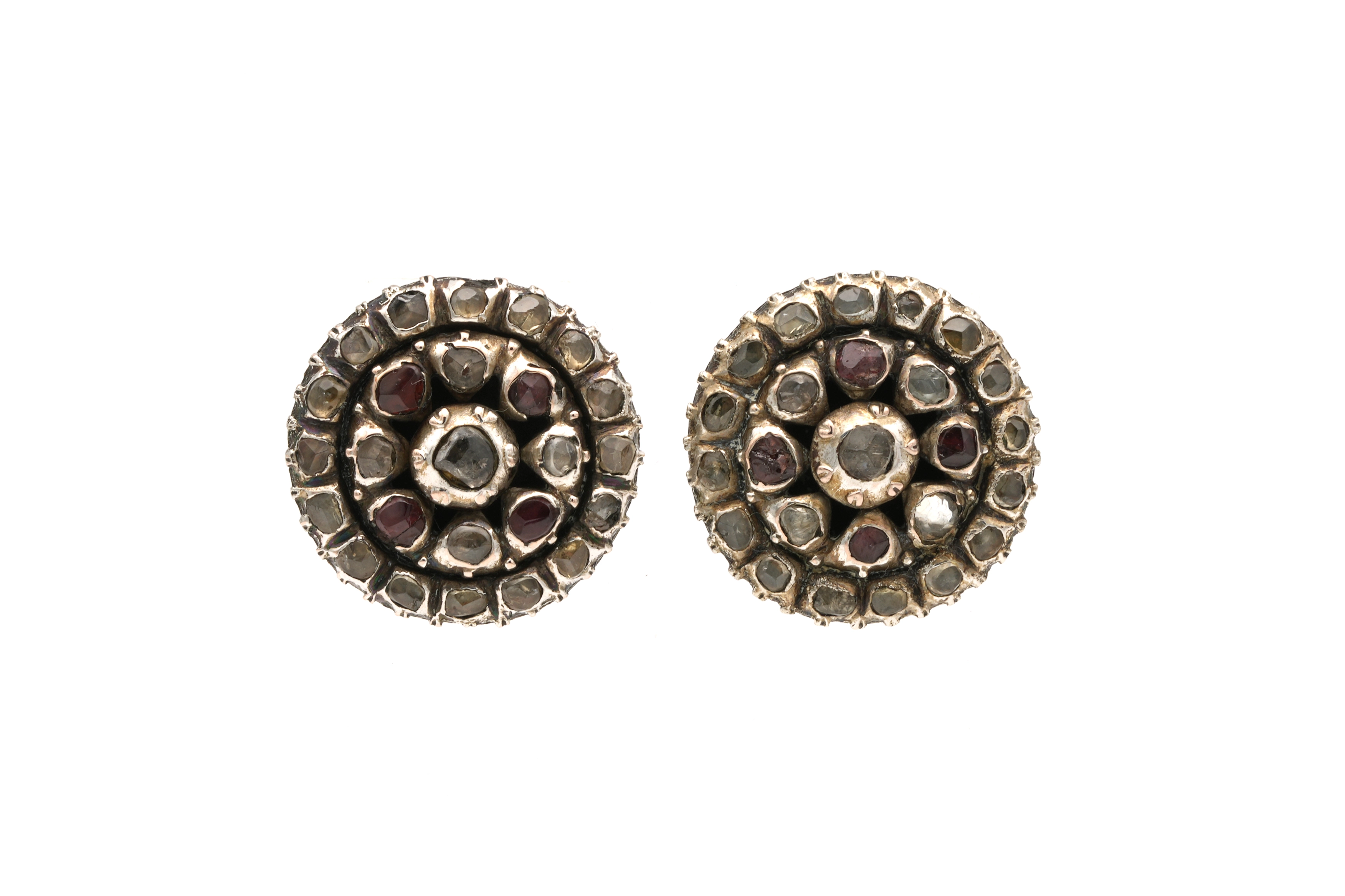 Boucles d'oreilles Napoléon III en argent serties de rubis et de diamants "taille" rose - 4