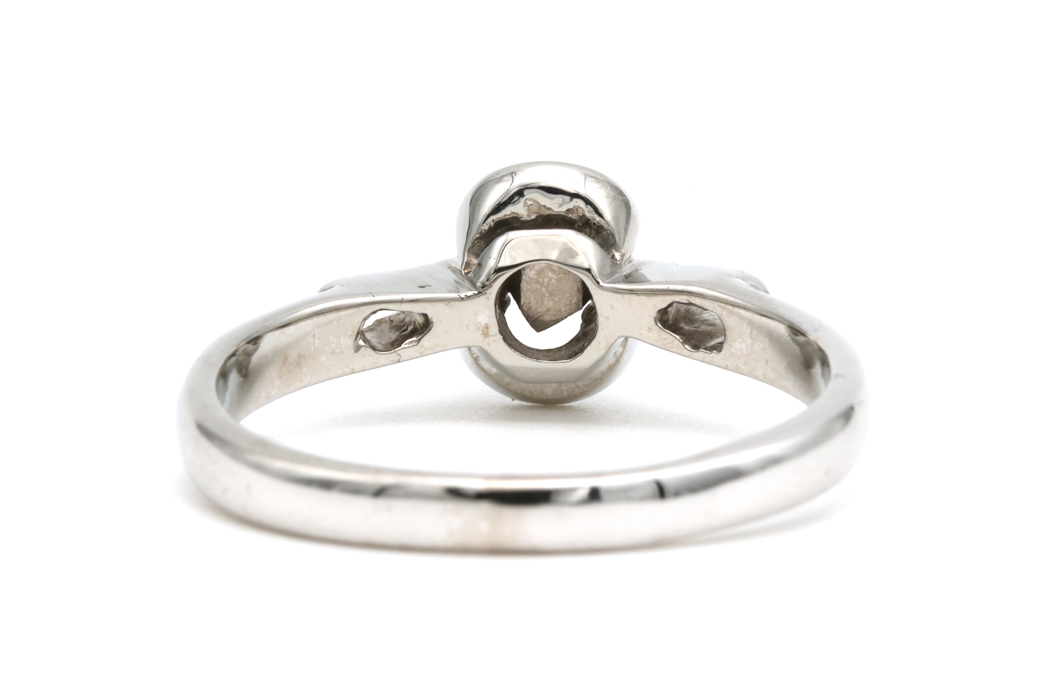 Solitaire Art Déco en or blanc 18 carats serti d'un diamant "taille" brillant (+-0.08ct) - 4