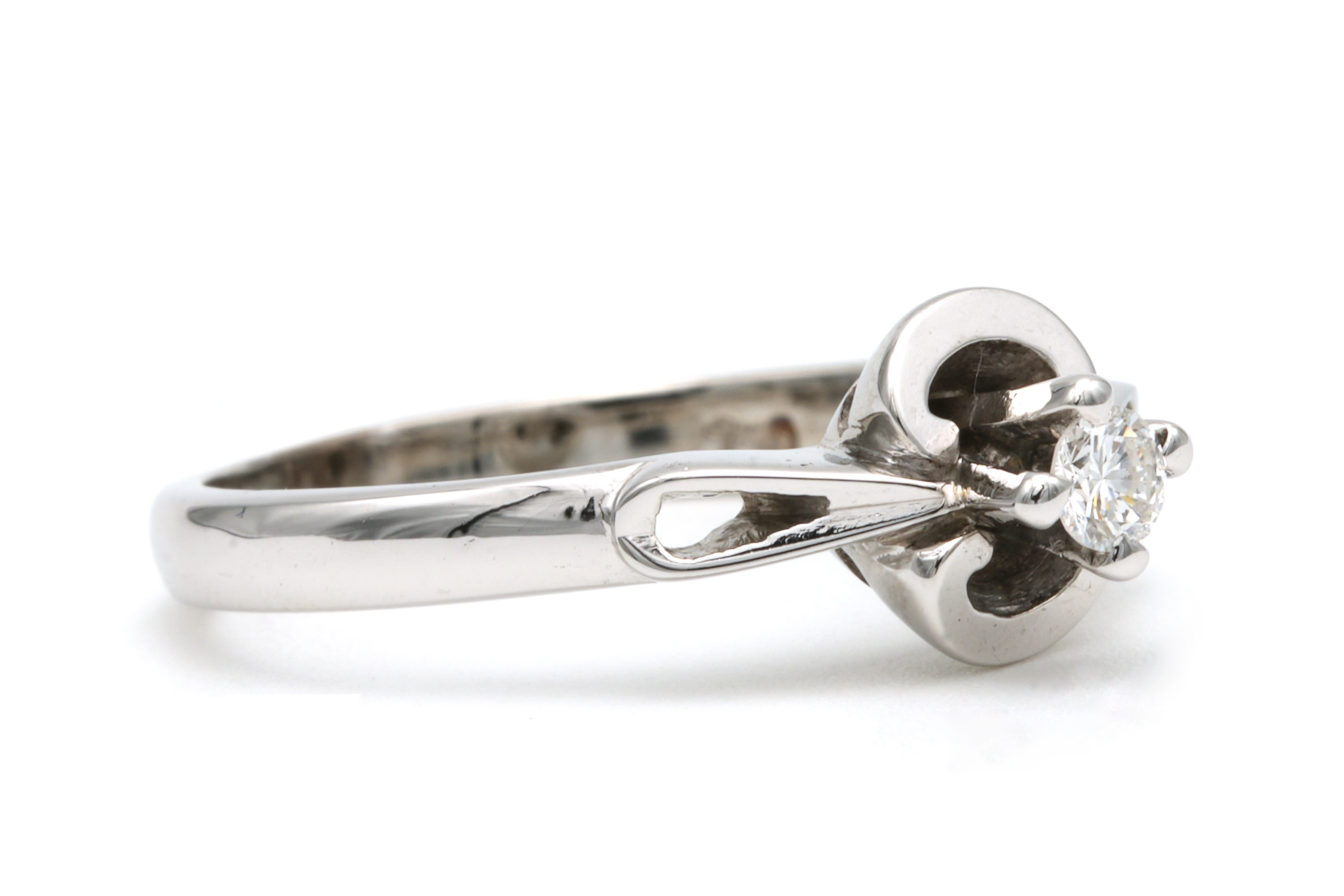 Solitaire Art Déco en or blanc 18 carats serti d'un diamant "taille" brillant (+-0.08ct) - 6