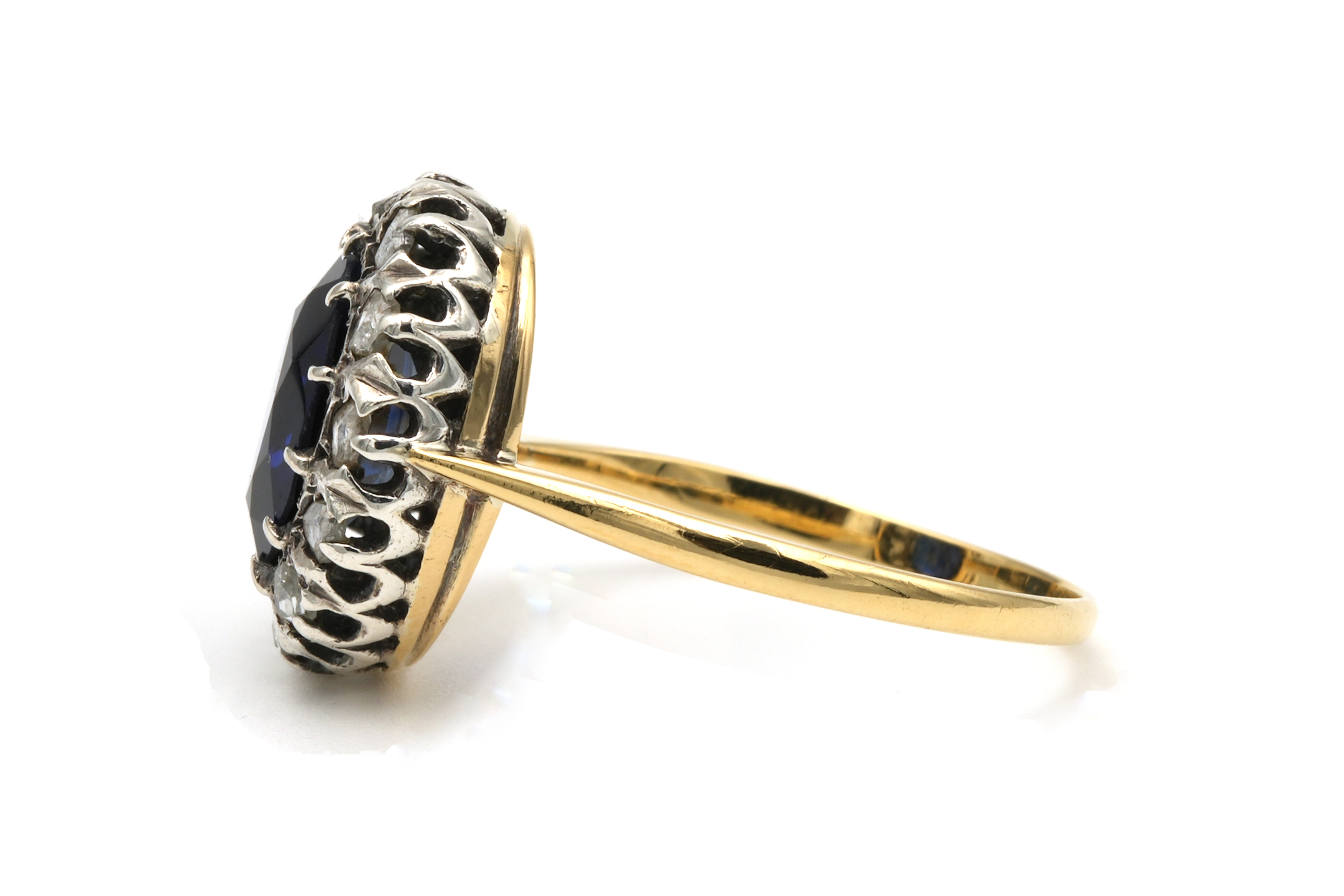 Bague Art Déco en or jaune 18 carats et argent sertie d'un saphir de synthèse et de diamants "taille" rose - 3