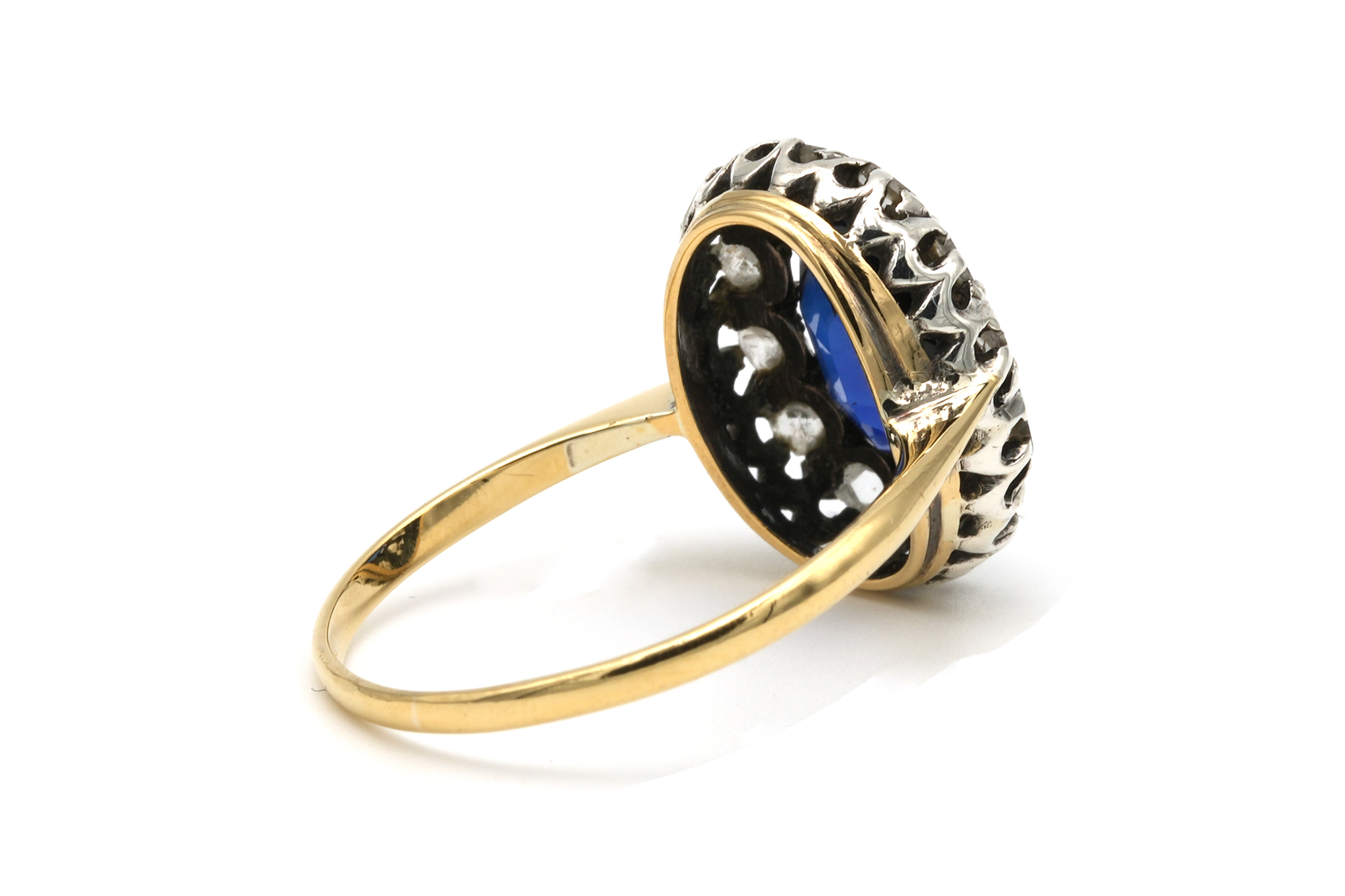 Bague Art Déco en or jaune 18 carats et argent sertie d'un saphir de synthèse et de diamants "taille" rose - 5