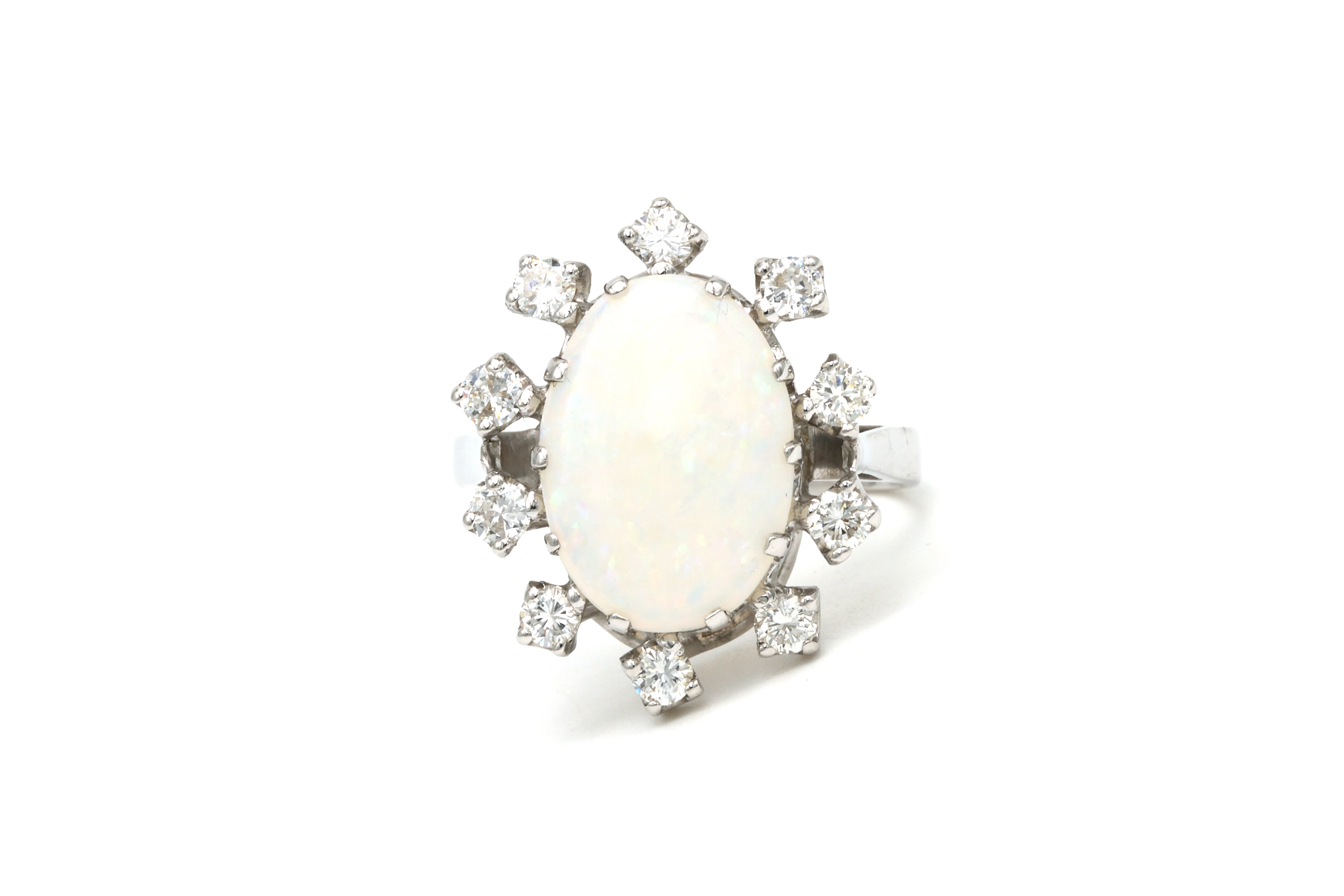 Bague contemporaine en or blanc 14 carats sertie d'une opale et de diamants "taille" brillant (+-0.6ct) - 1