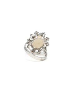 Bague contemporaine en or blanc 14 carats sertie d'une opale et de diamants "taille" brillant (+-0.6ct) - 4