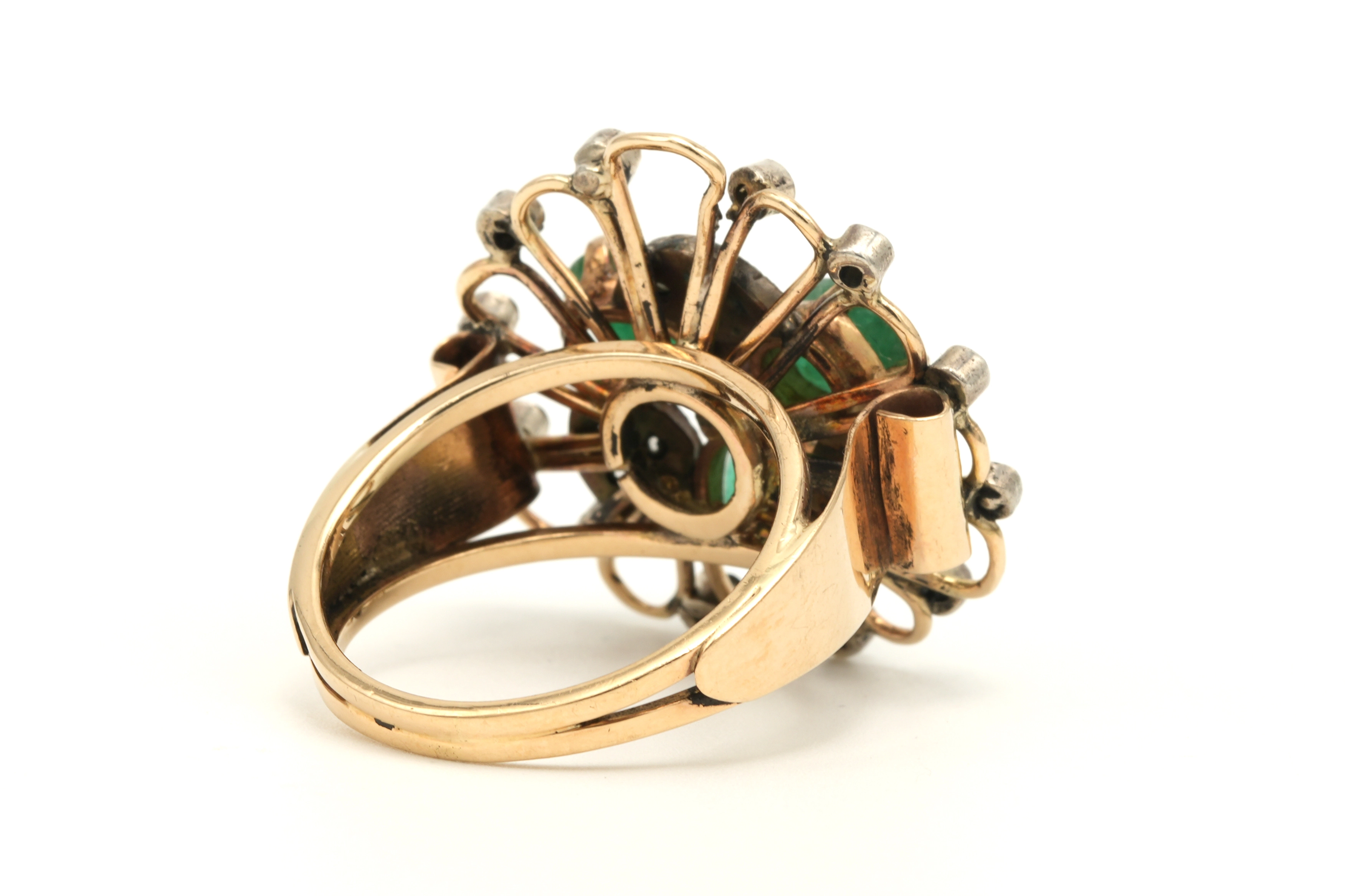 Bague Art Nouveau en or jaune 18 carats sertie d'émeraude et de diamants taille "rose" - 5