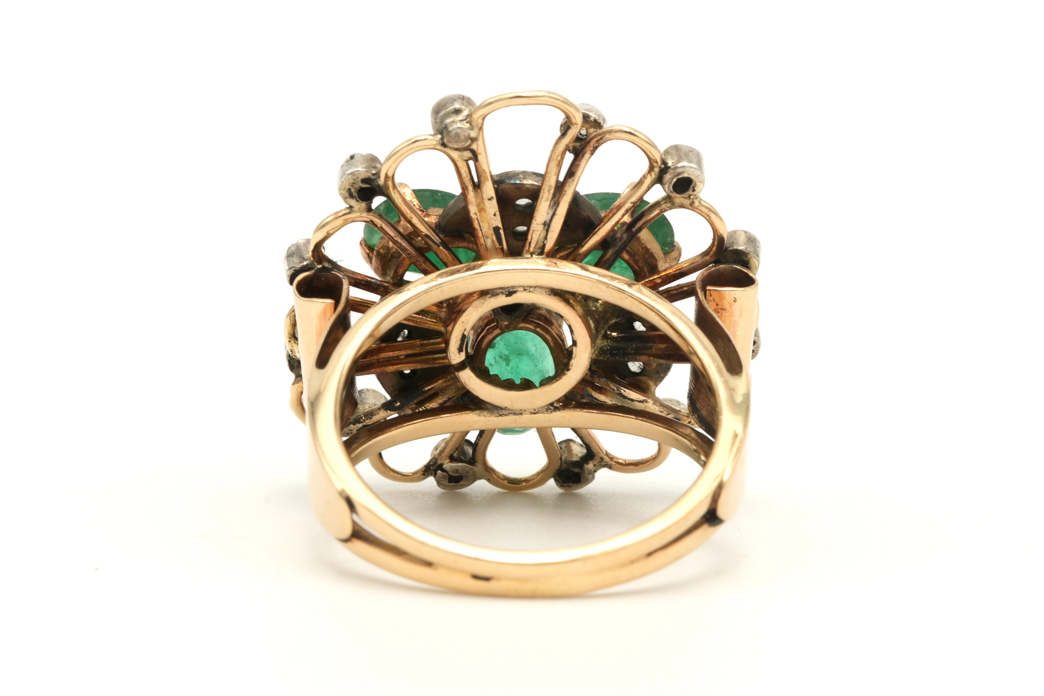 Bague Art Nouveau en or jaune 18 carats sertie d'émeraude et de diamants taille "rose" - 4