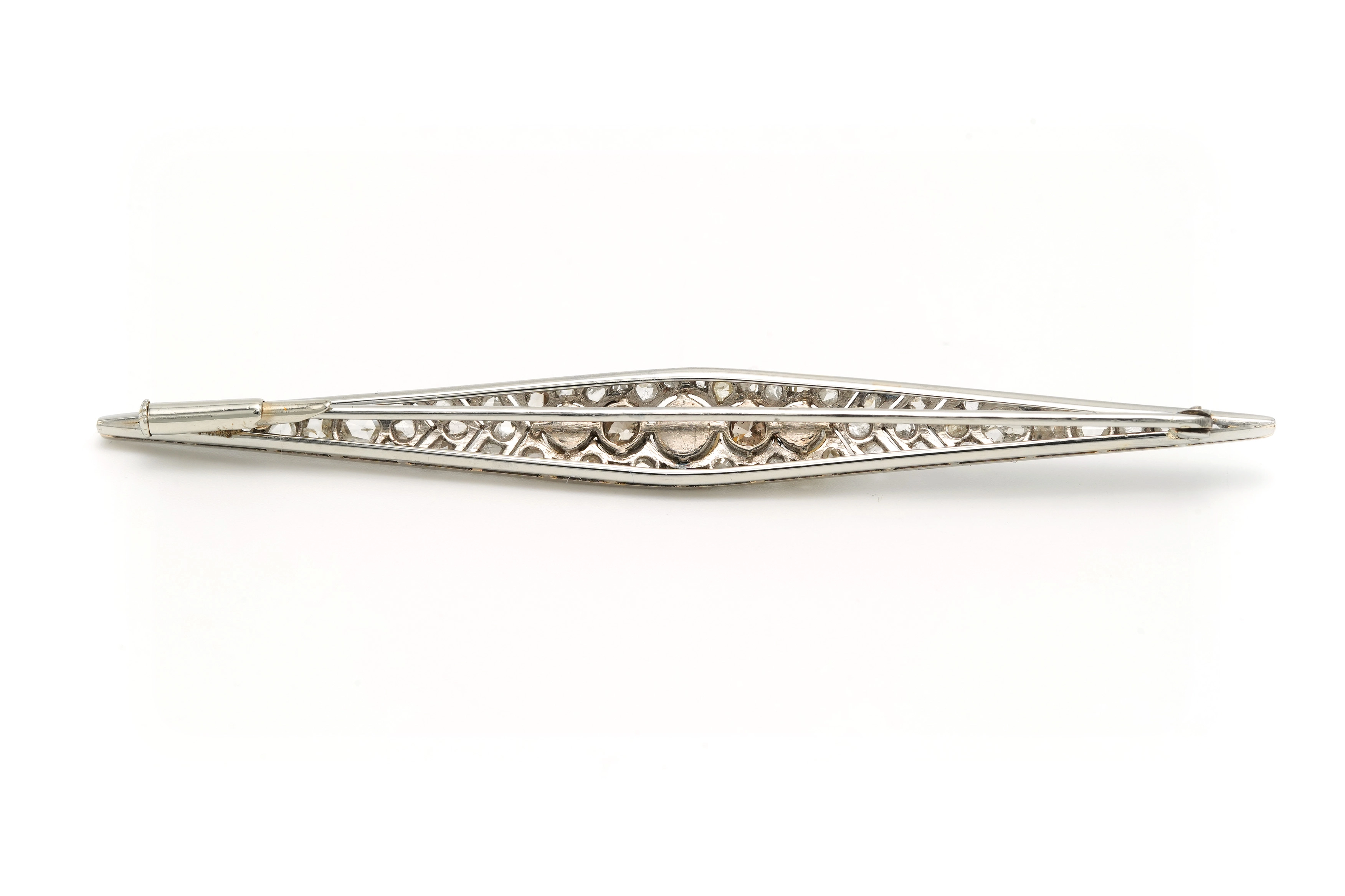 Broche Art Déco en or blanc 18 carats sertie de perles et de diamants - - 6