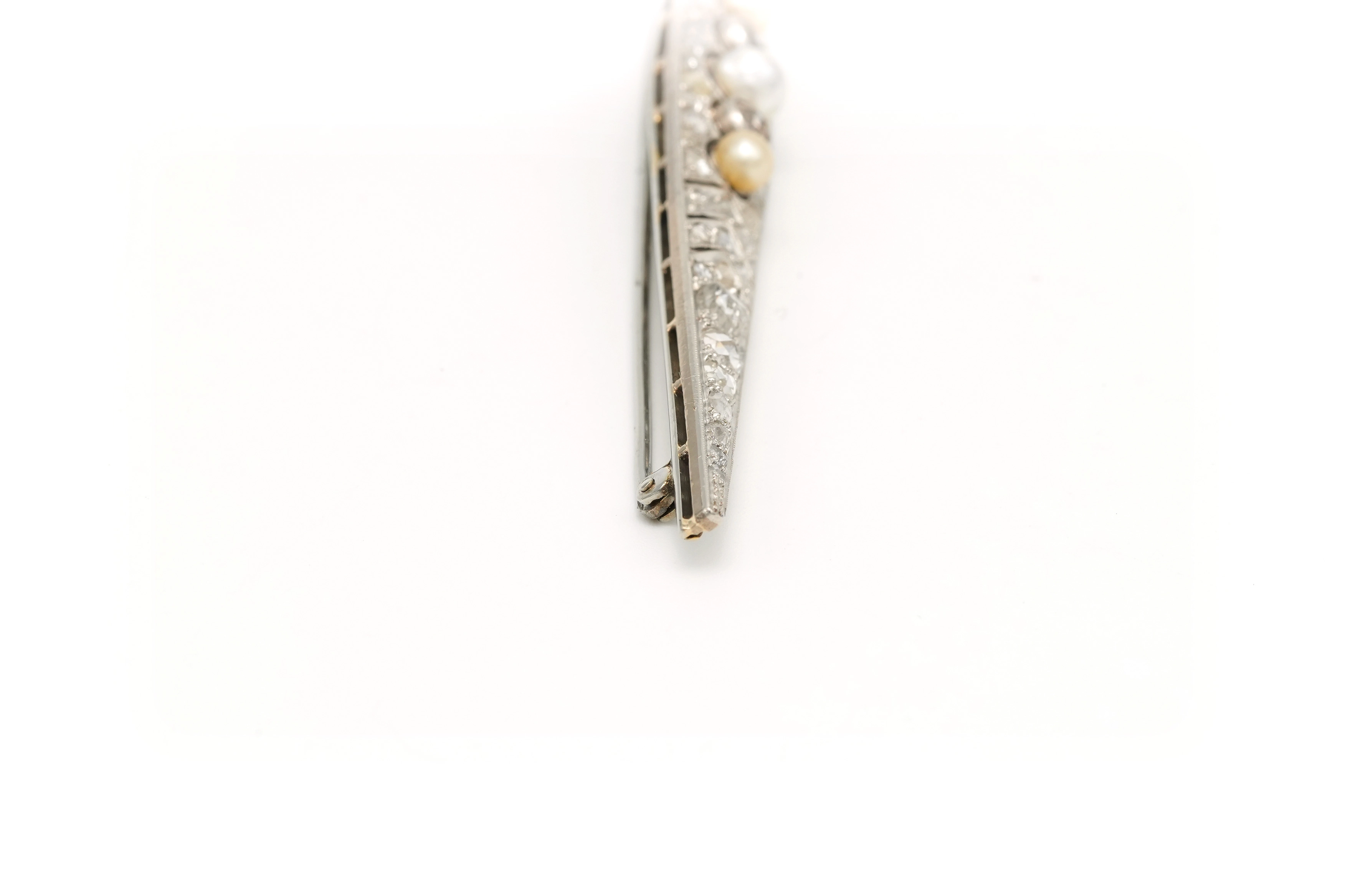 Broche Art Déco en or blanc 18 carats sertie de perles et de diamants - - 4