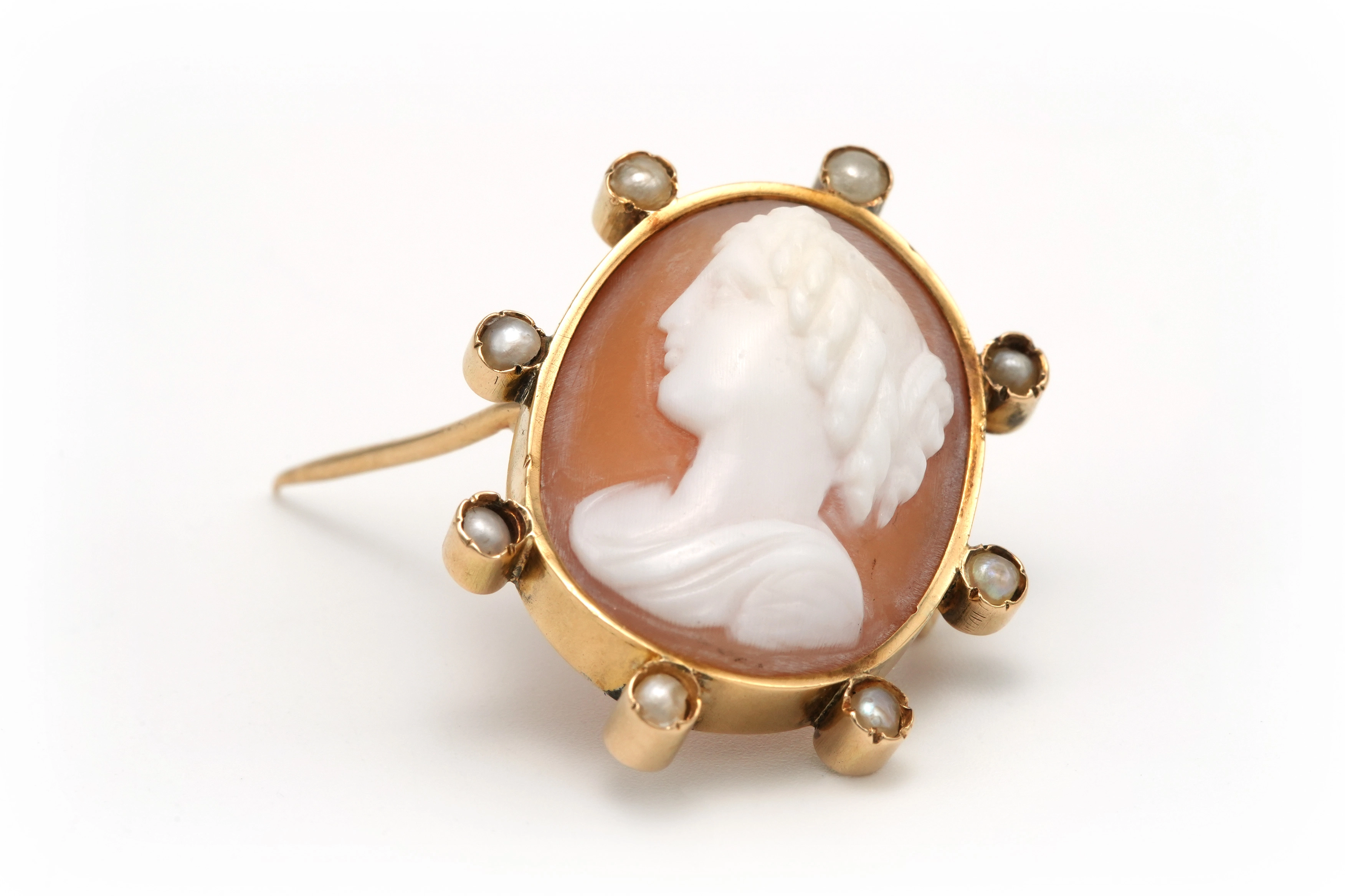 Broche Art Déco en or jaune 18 carats sertie d'un camée coquillage et de perles - - 7
