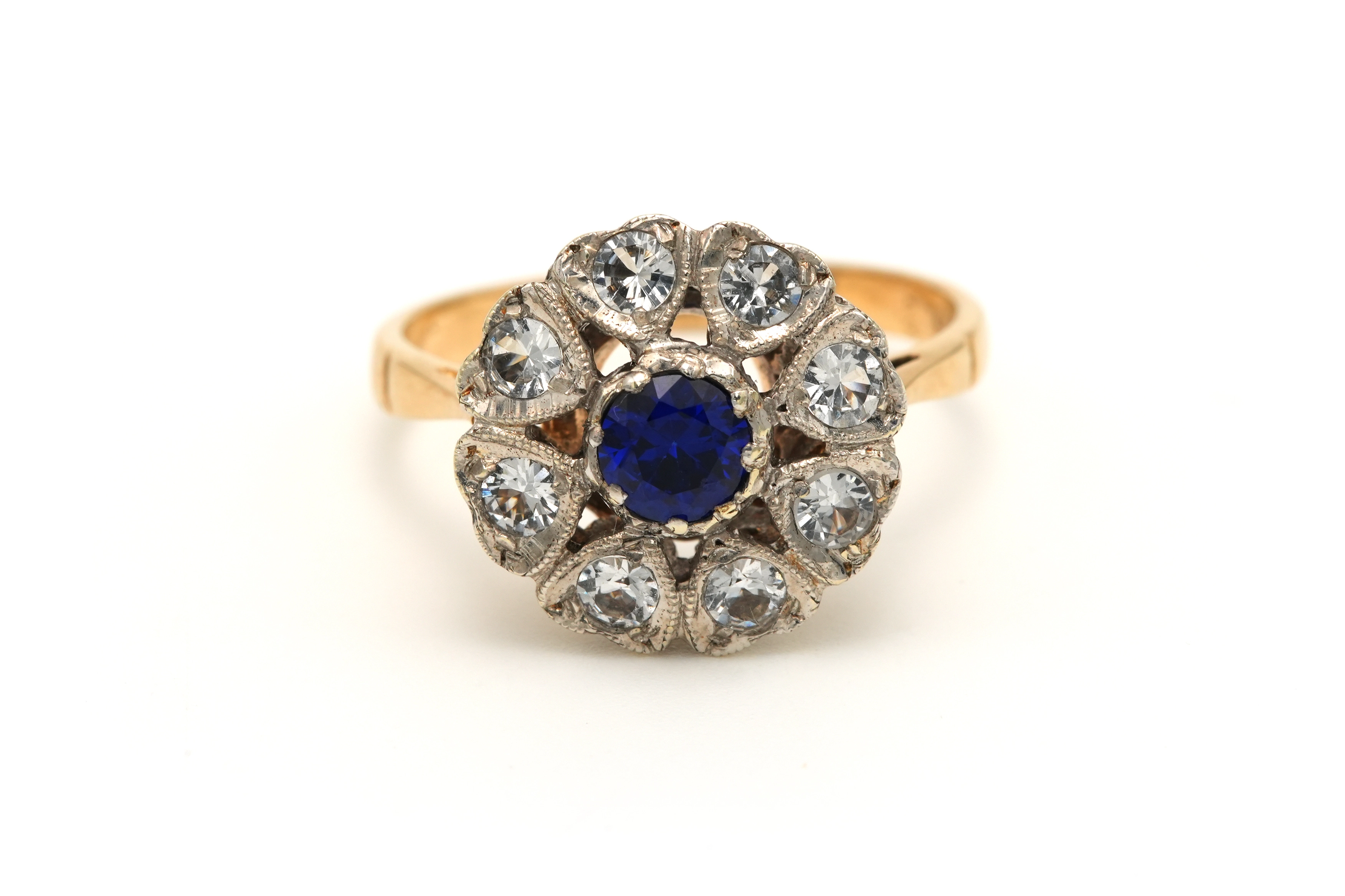 Bague contemporaine en or jaune et blanc 9 carats sertie d'un saphir de synthèse et de zirconium - 1