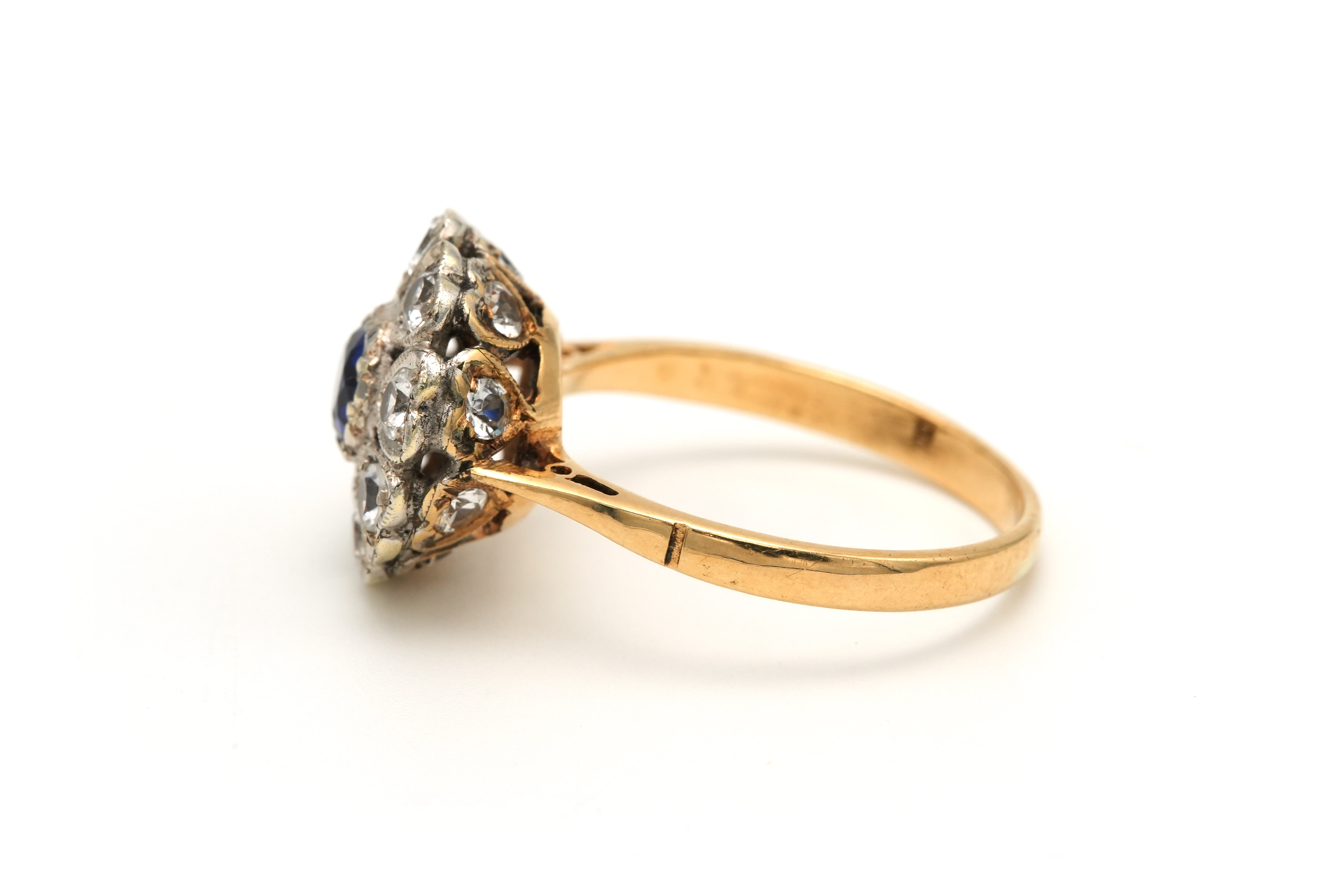 Bague contemporaine en or jaune et blanc 9 carats sertie d'un saphir de synthèse et de zirconium - 3