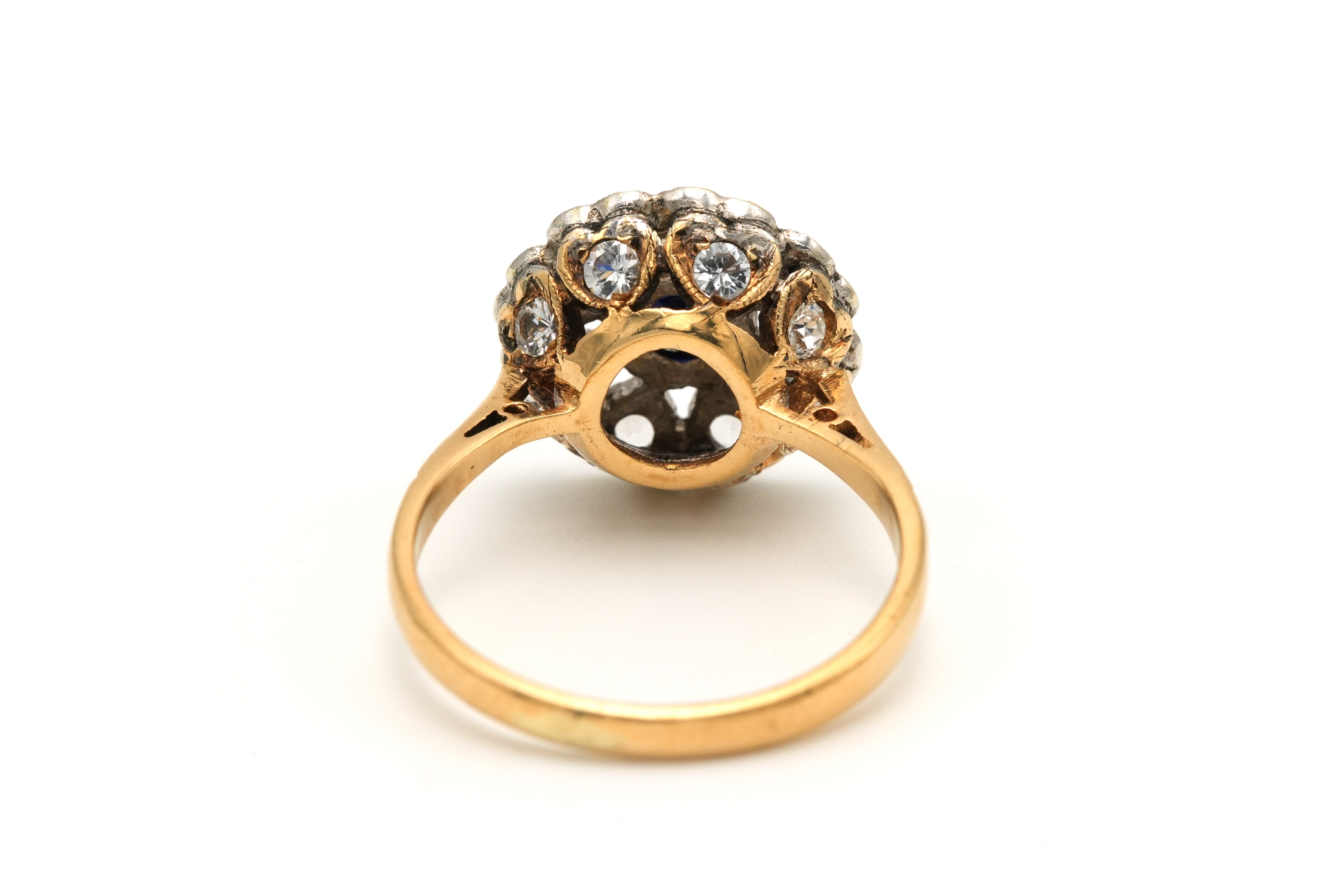 Bague contemporaine en or jaune et blanc 9 carats sertie d'un saphir de synthèse et de zirconium - 4