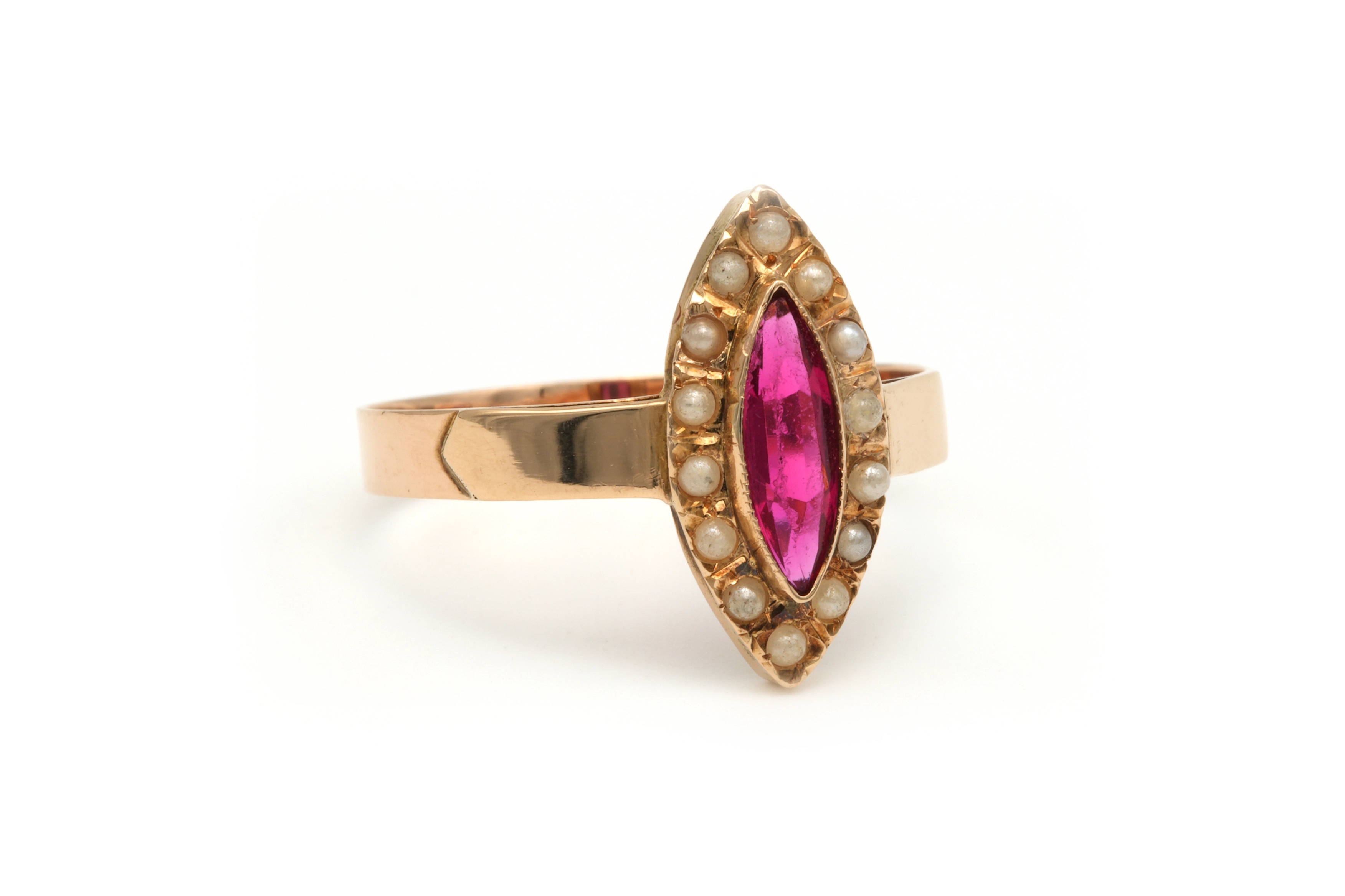 Bague Napoléon III en or jaune 18 carats sertie d'un rubis de synthèse et de perles - 6