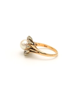 Bague entourage Années 70 en or jaune et blanc 9 carats sertie d'une perle et de saphirs blancs - 3