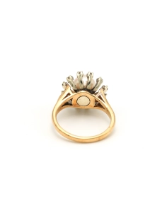 Bague entourage Années 70 en or jaune et blanc 9 carats sertie d'une perle et de saphirs blancs - 4