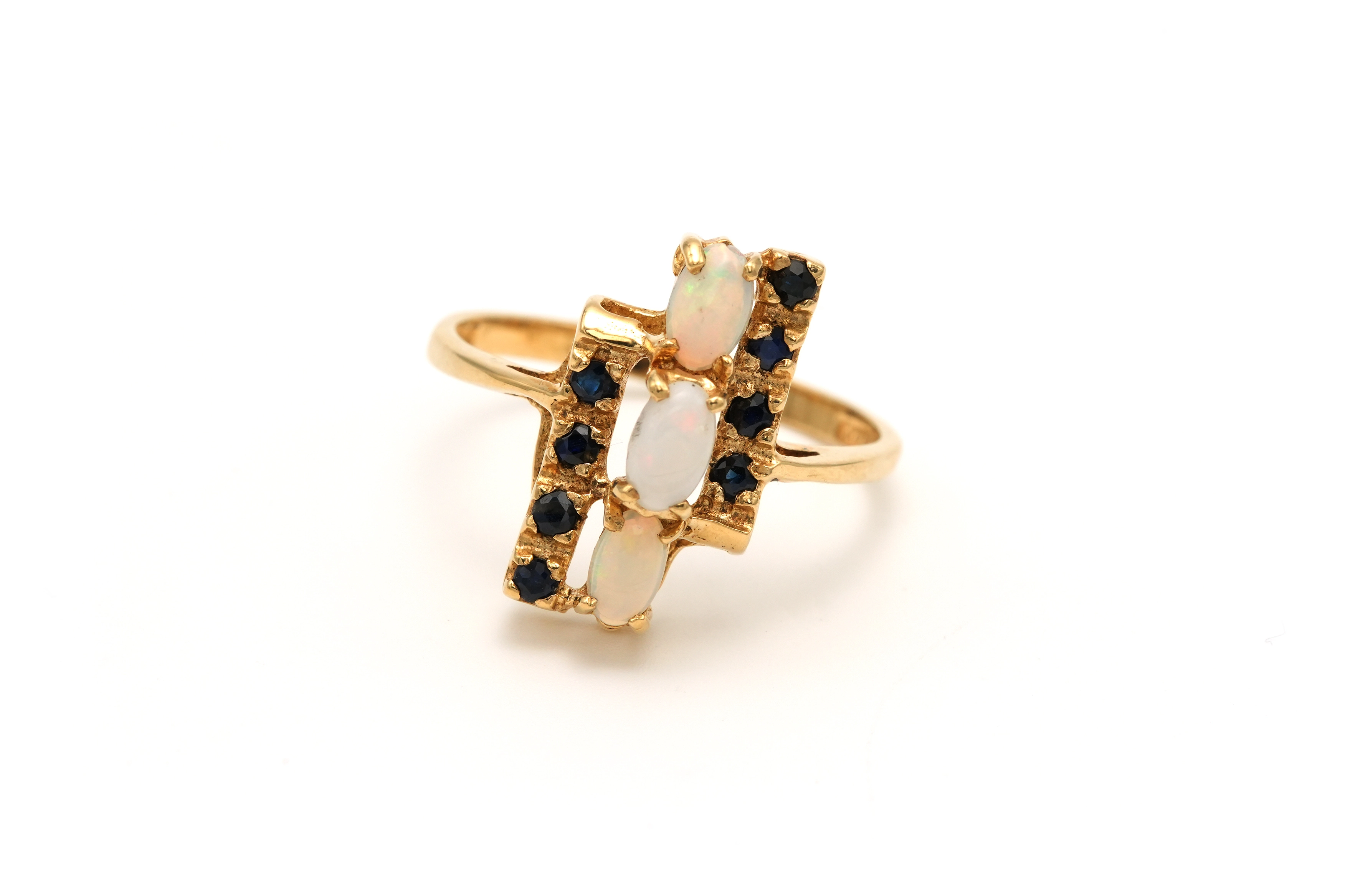 Bague contemporaine en or jaune 9 carats sertie d'opale et de saphir - - 1