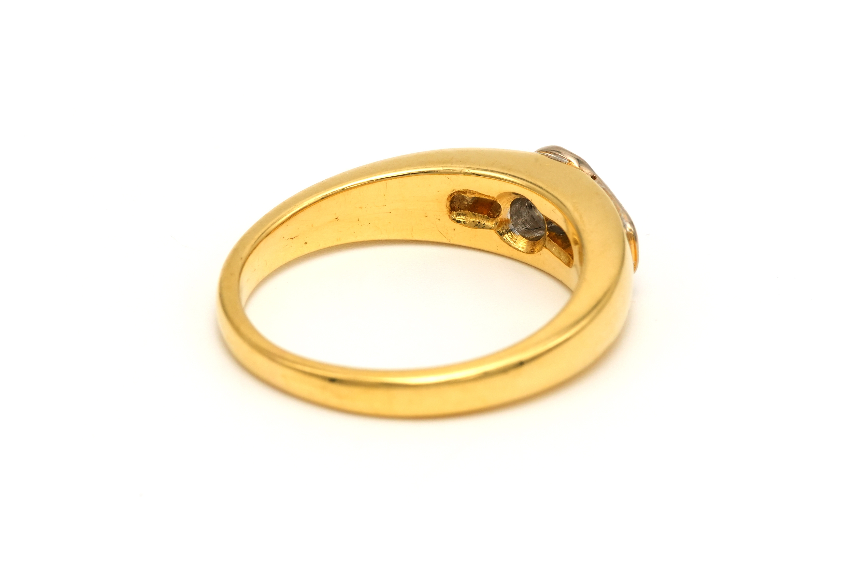 Bague contemporaine en or jaune et blanc 18 carats sertie de diamants - 5