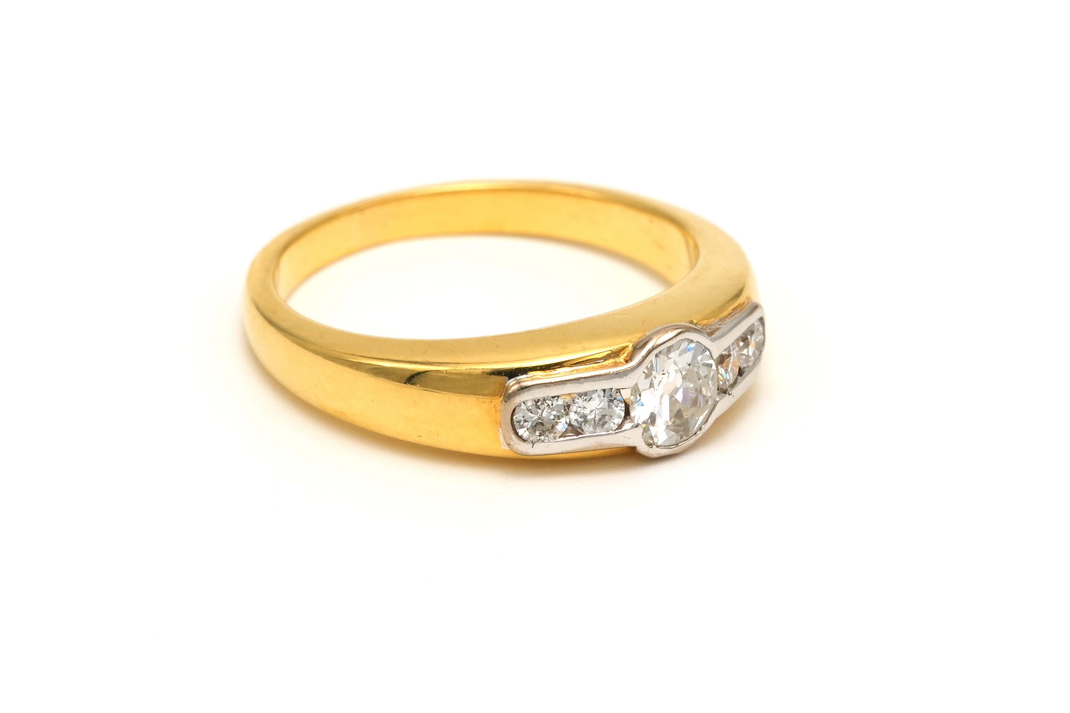 Bague contemporaine en or jaune et blanc 18 carats sertie de diamants - 6