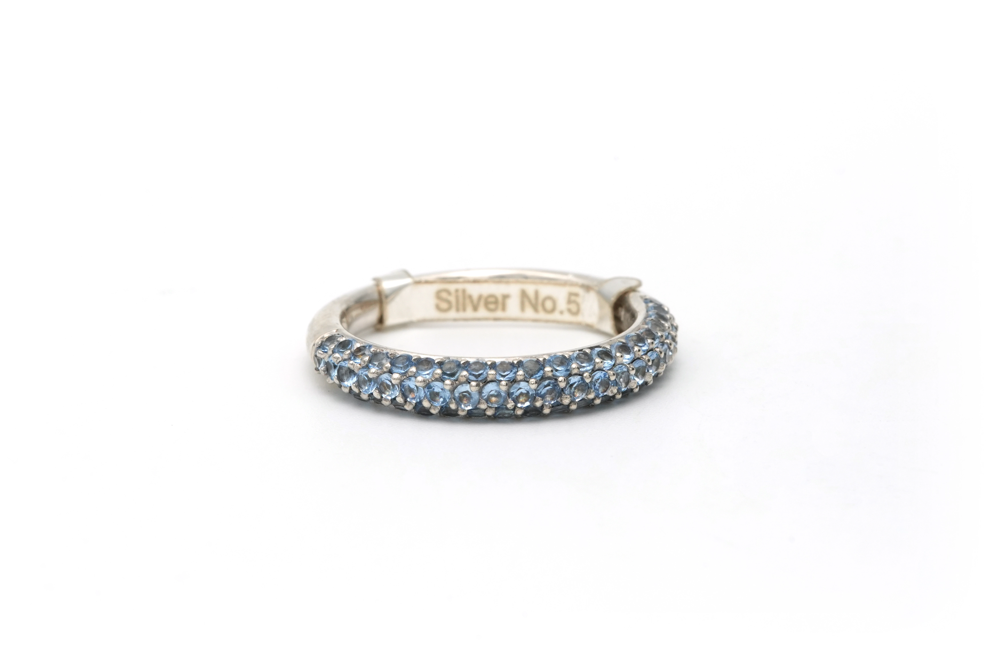 Bague contemporaine en argent 925, sertie de zirconiums bleus - 1