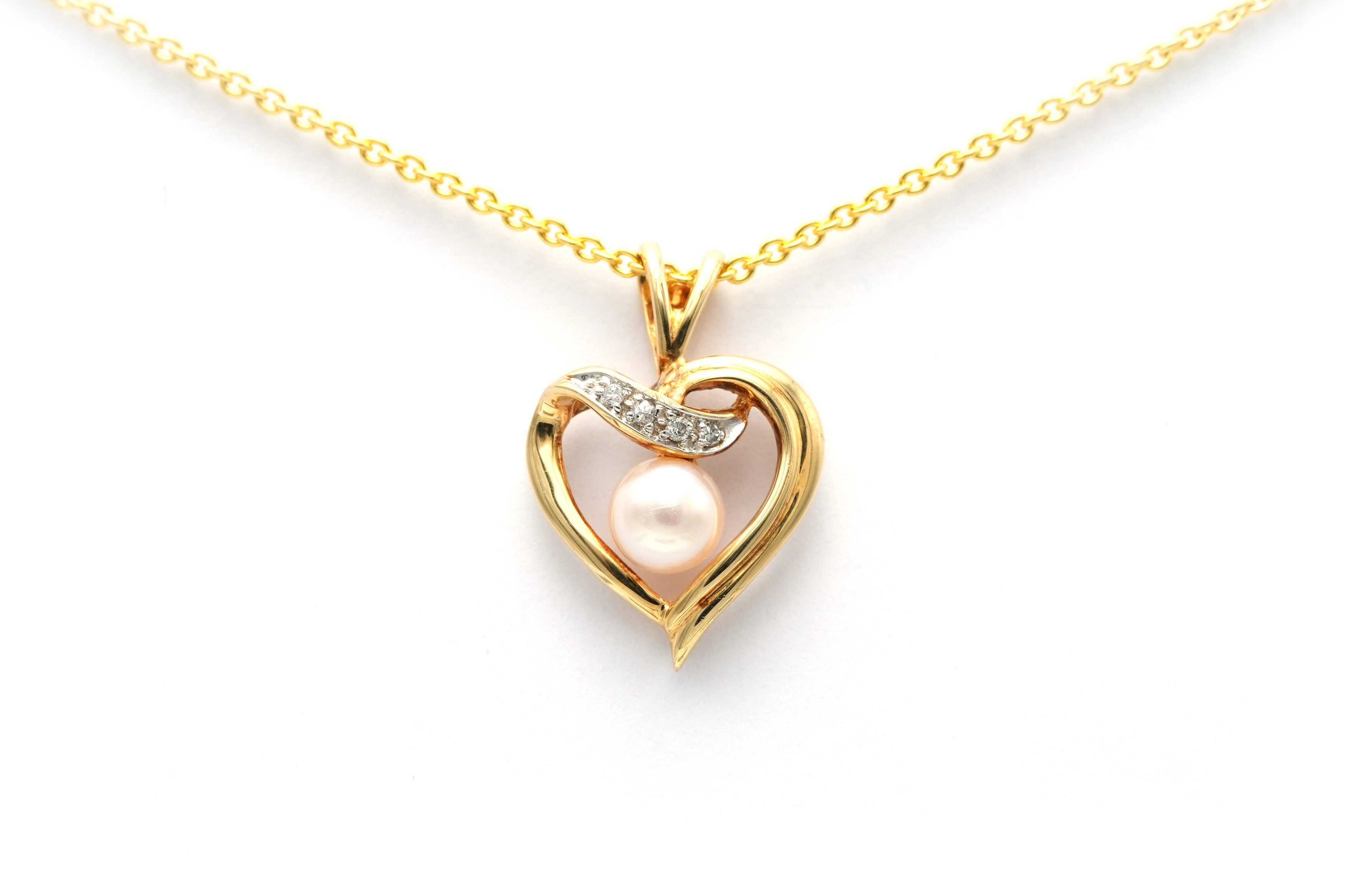 Pendentif contemporain en or jaune et blanc 9 carats sertie d'une perle et de diamants - - 1