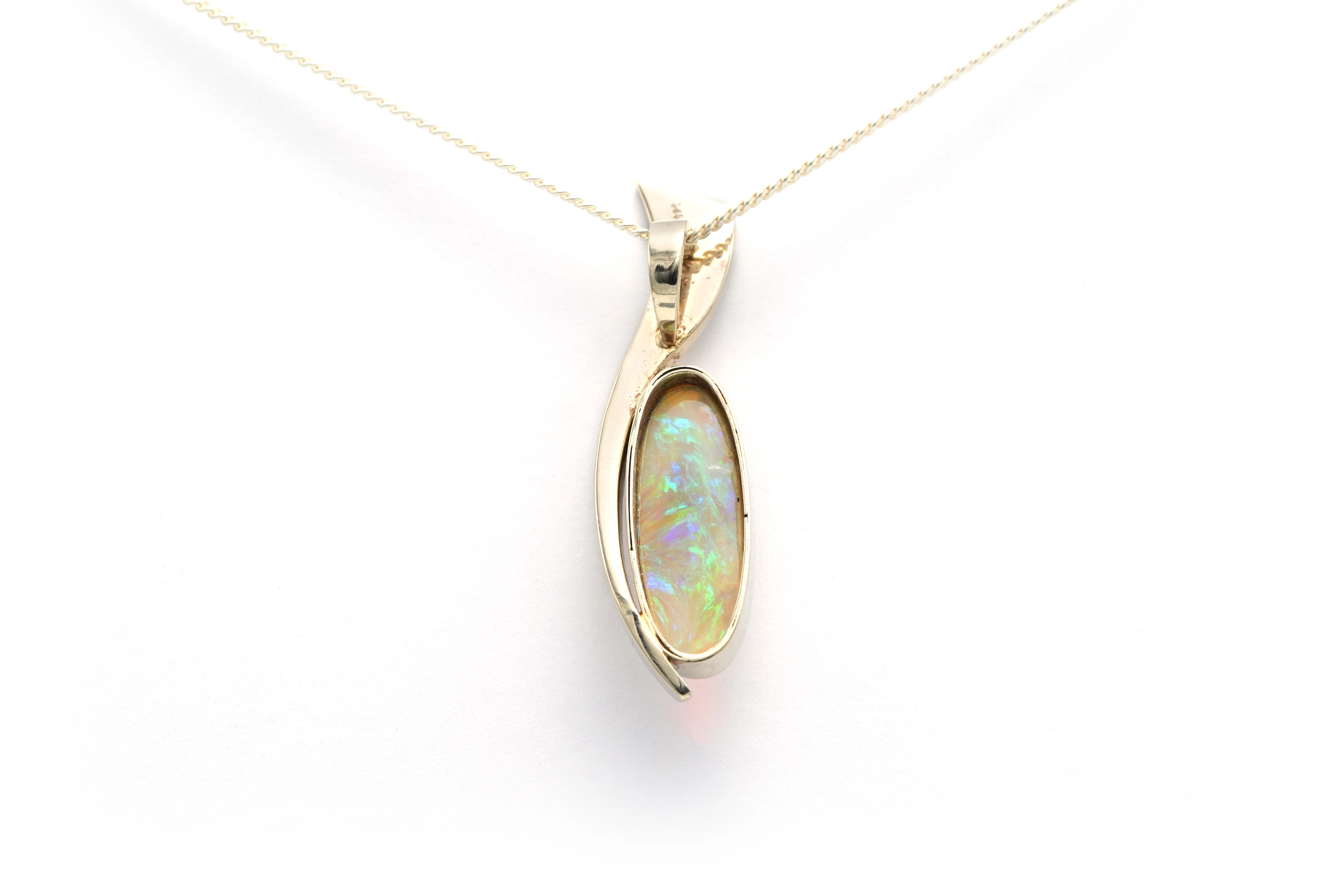 Pendentif Années 70 en or blanc 14 carats serti d'une opale - 4