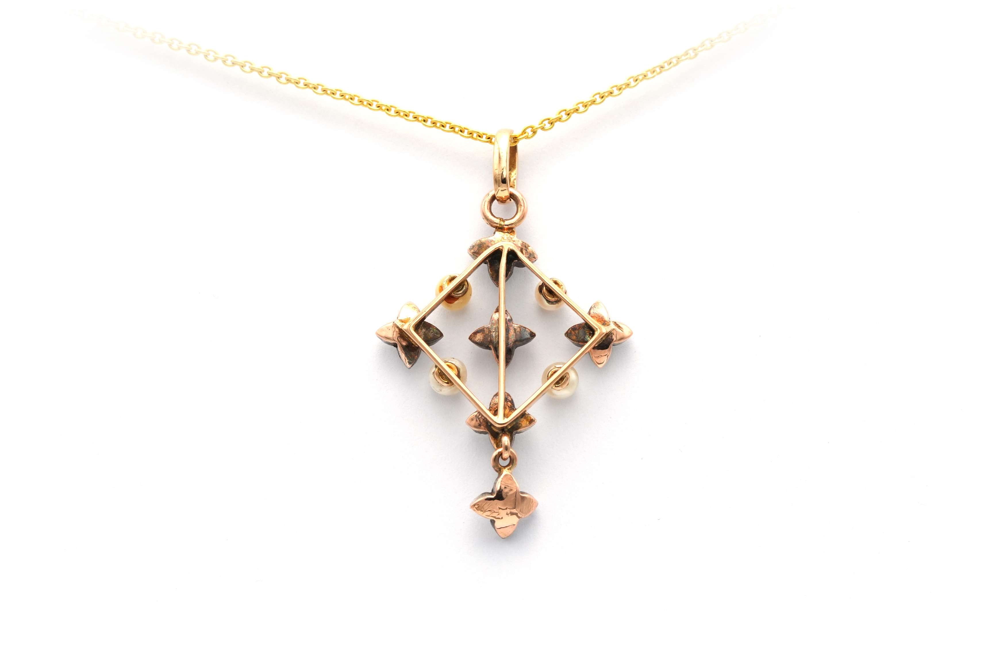 Pendentif Art Nouveau en or jaune et blanc 18 carats serti de perles et de diamants " taille rose" - 4