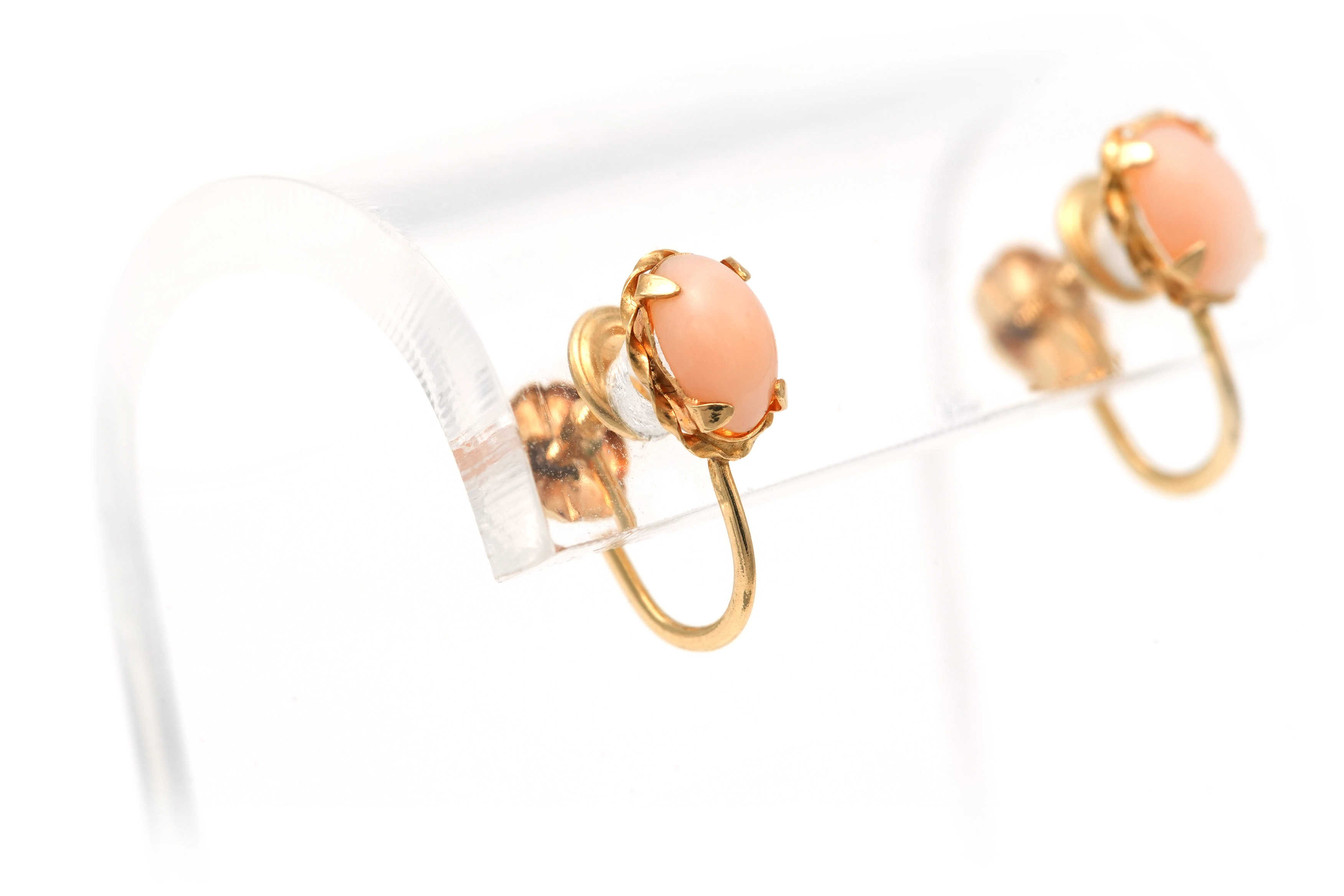 Boucles d'oreilles contemporaines en or jaune 14 carats serties de corail - 7