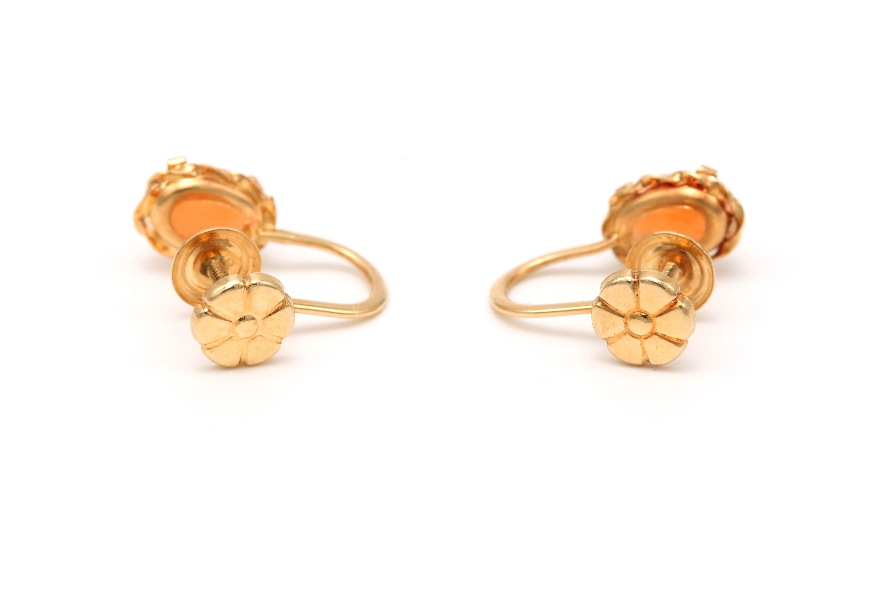 Boucles d'oreilles contemporaines en or jaune 14 carats serties de corail - 2