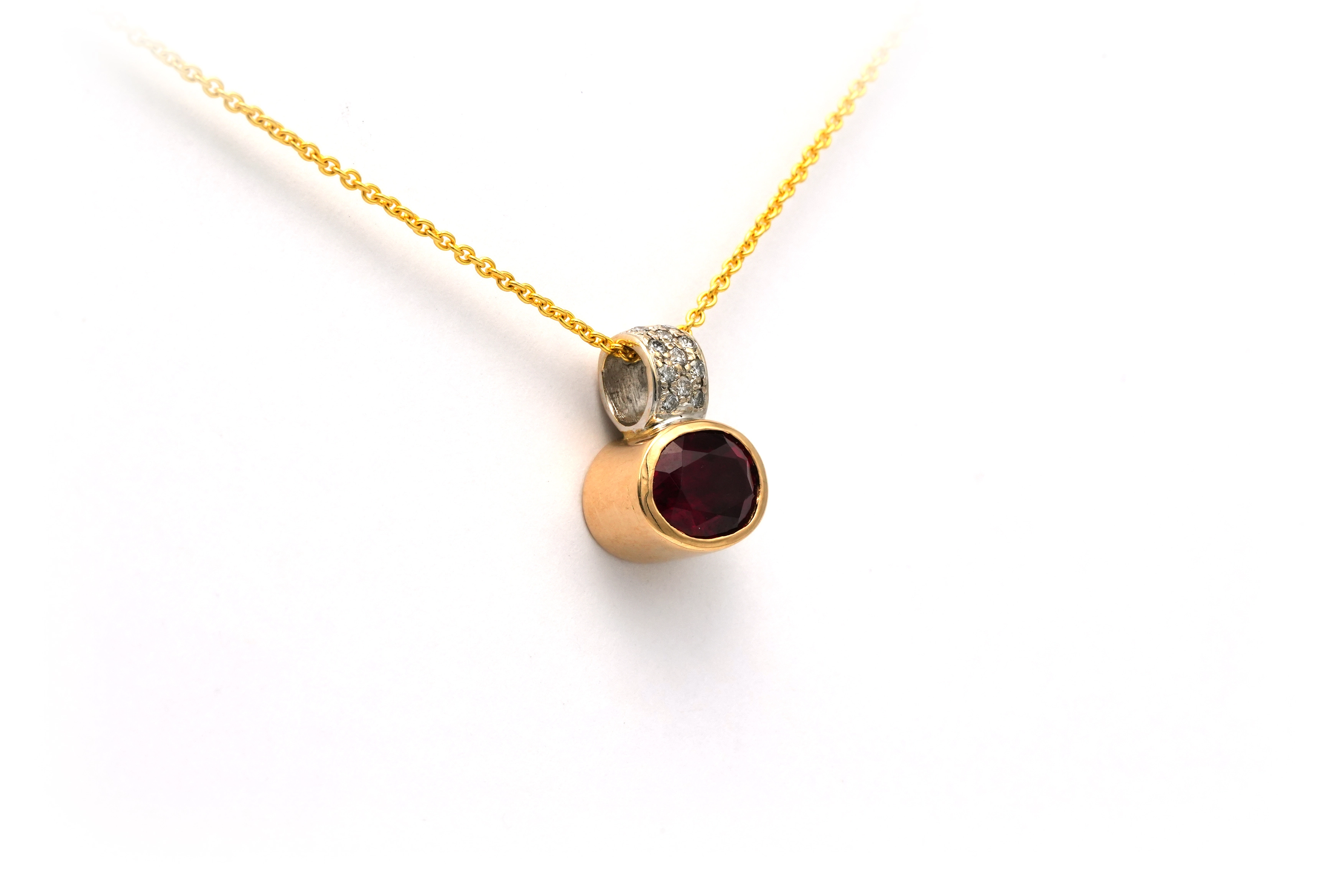 Pendentif contemporain en or jaune et blanc 18 carats serti de diamants d'une tourmaline d'excellent qualité - 3