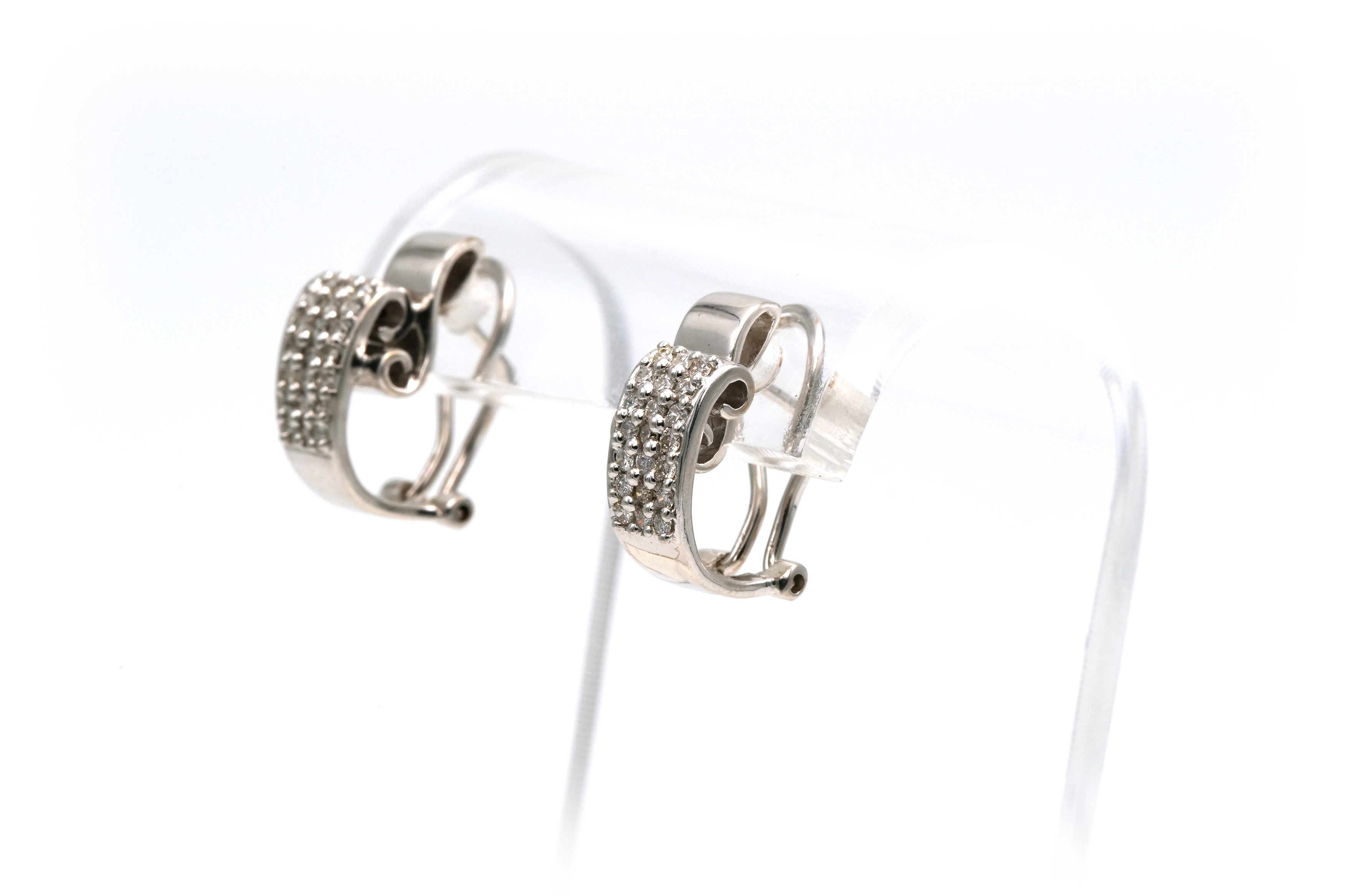 Boucles d'oreilles contemporaines en or blanc 18 carats serties de diamants - 4