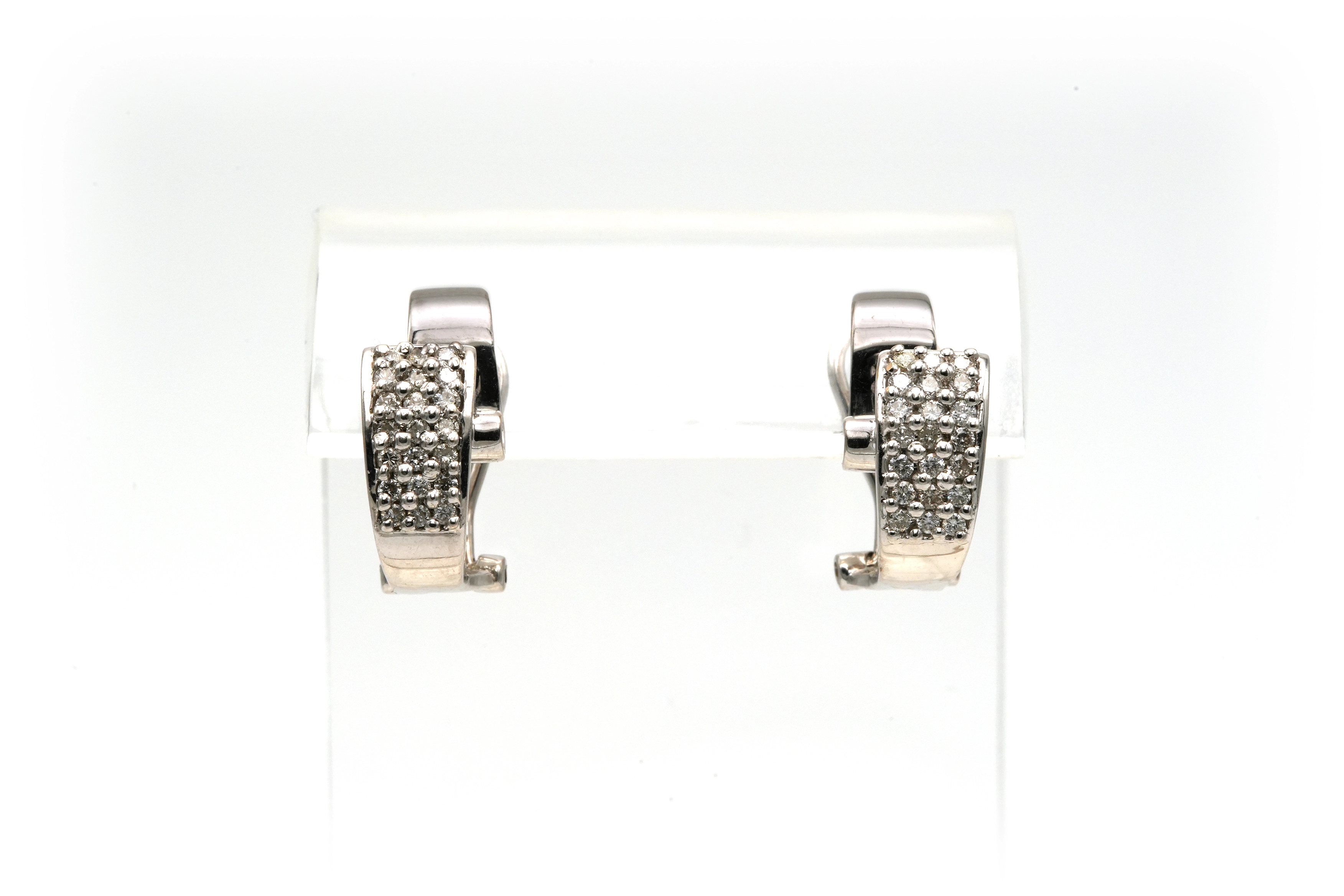 Boucles d'oreilles contemporaines en or blanc 18 carats serties de diamants - 3