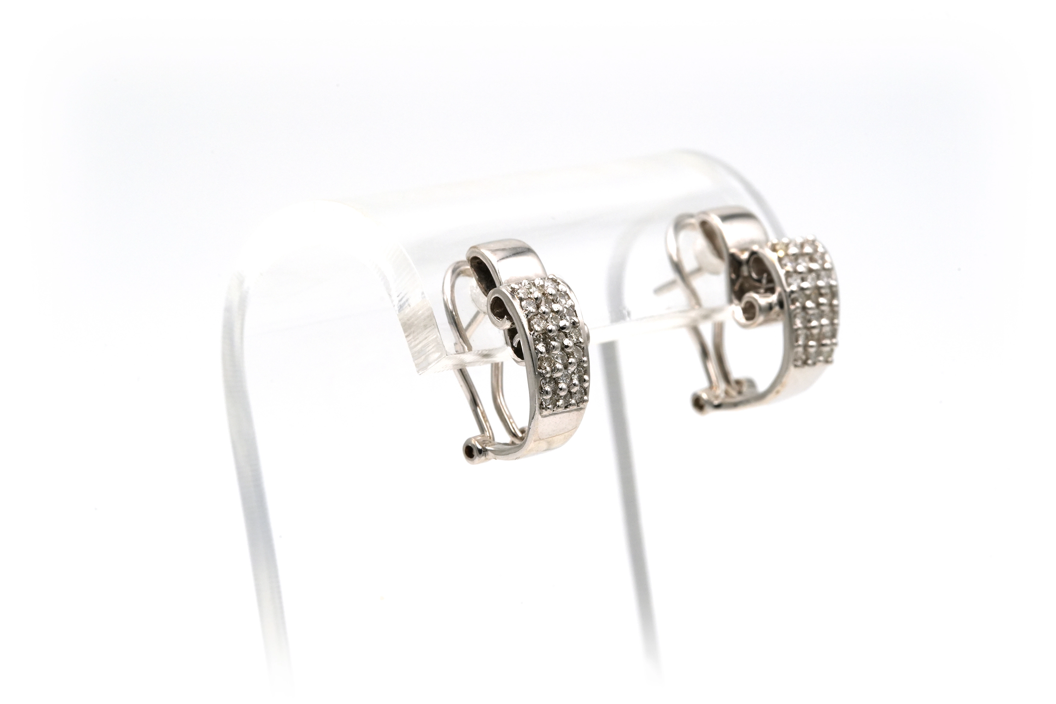 Boucles d'oreilles contemporaines en or blanc 18 carats serties de diamants - 7