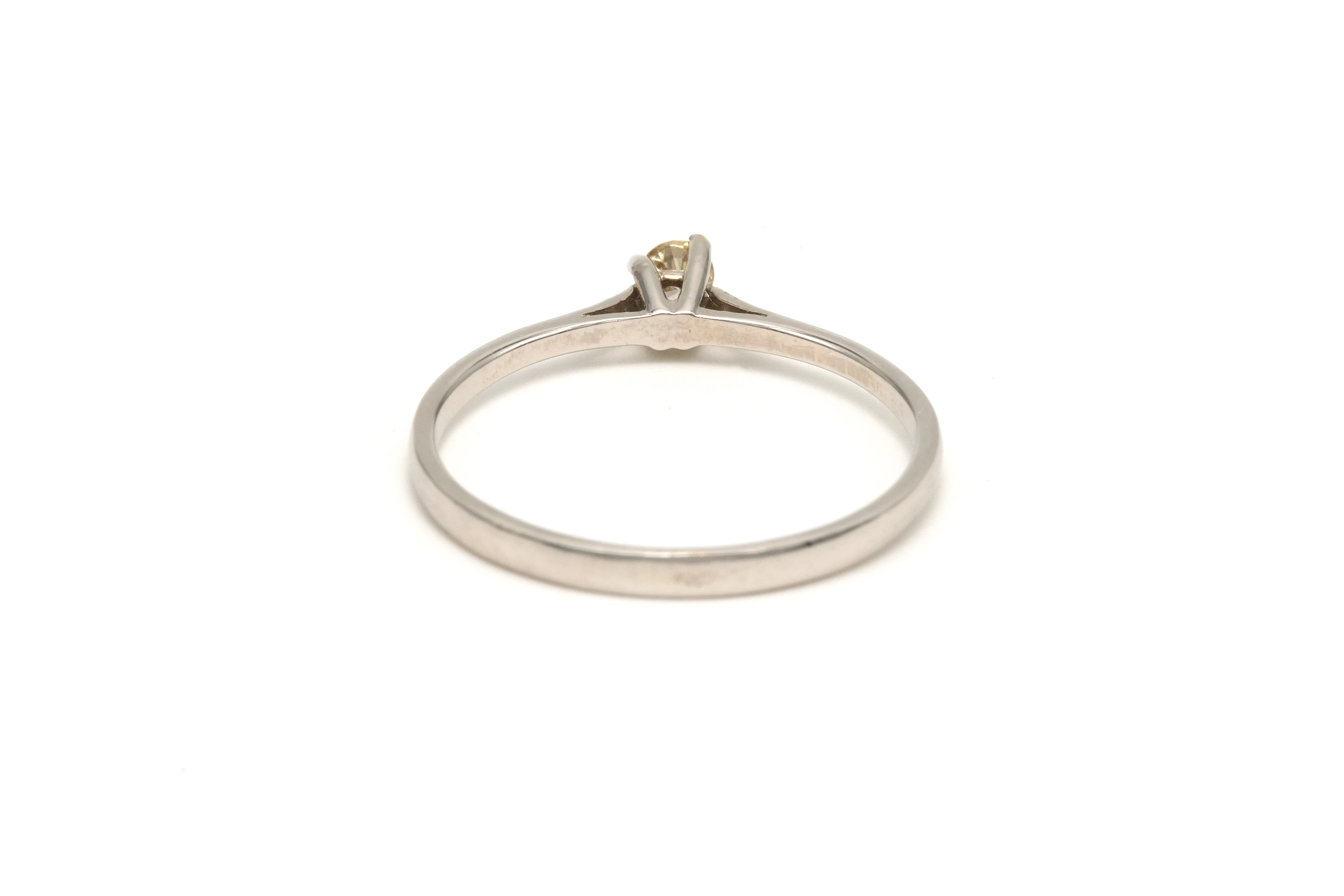Bague contemporaine en or blanc 18 carats sertie d'un diamant (0.07 carat) - 4