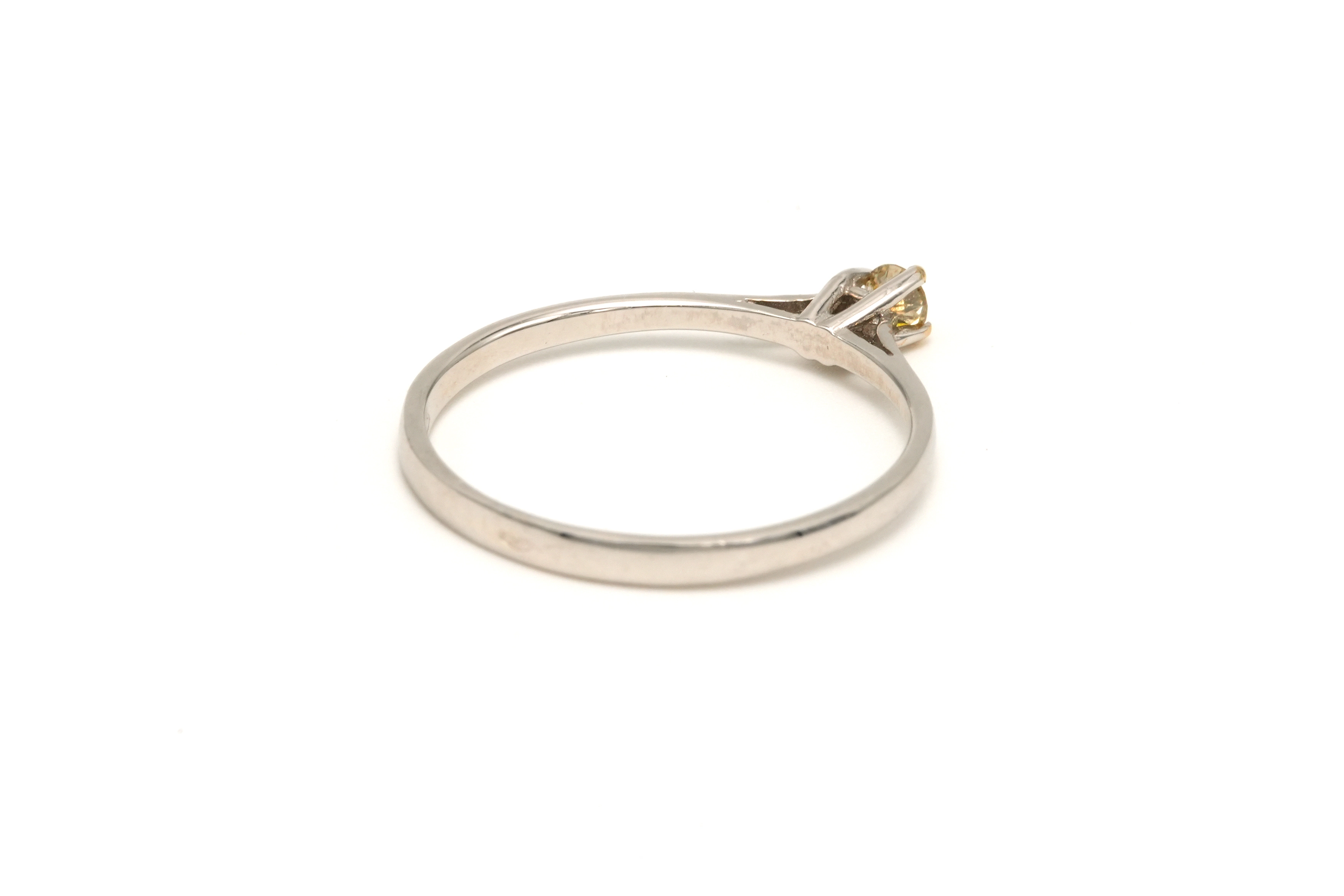 Bague contemporaine en or blanc 18 carats sertie d'un diamant (0.07 carat) - 5