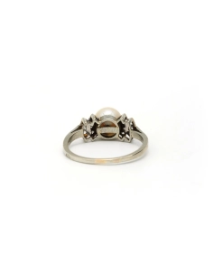 Bague Art Déco en or blanc 18 carats sertie d'une perle et de diamants "taille" rose - 4