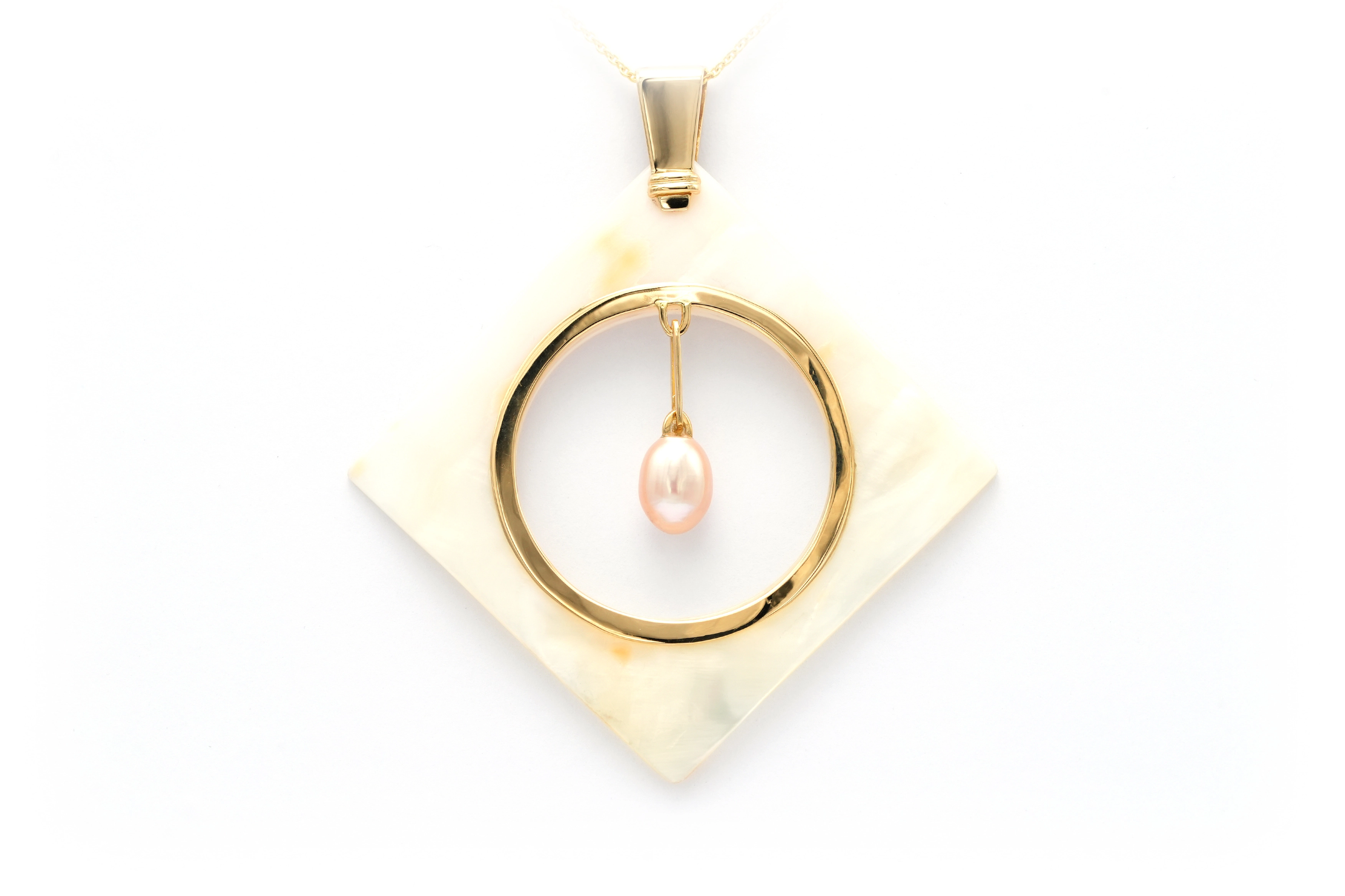 Pendentif Années 70 en or jaune 18 carats et nacre serti d'une perle - 1